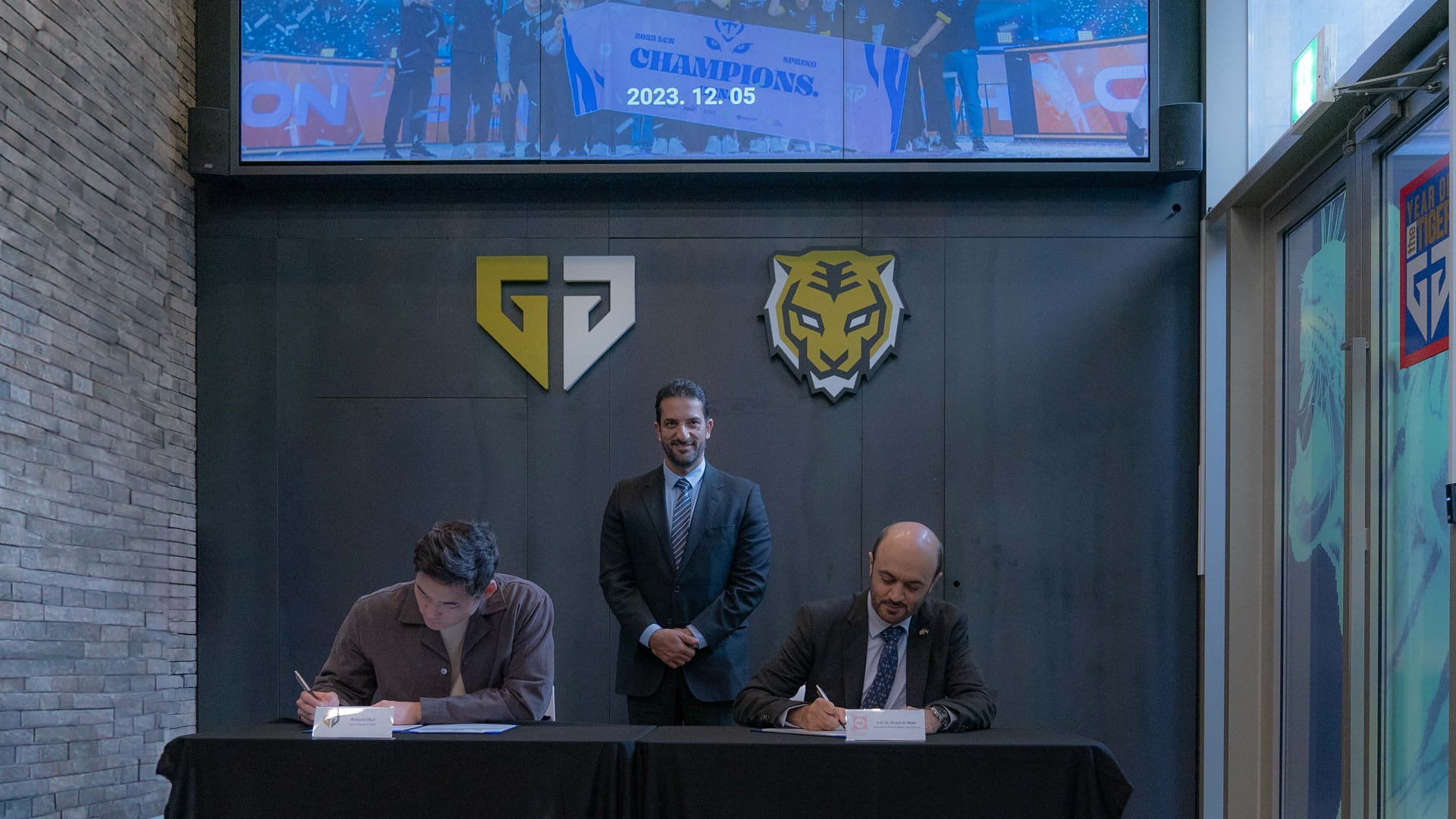 Image for the title: Sultan bin Ahmed witnesses Shams - Gen.G Esports signing of MoU 