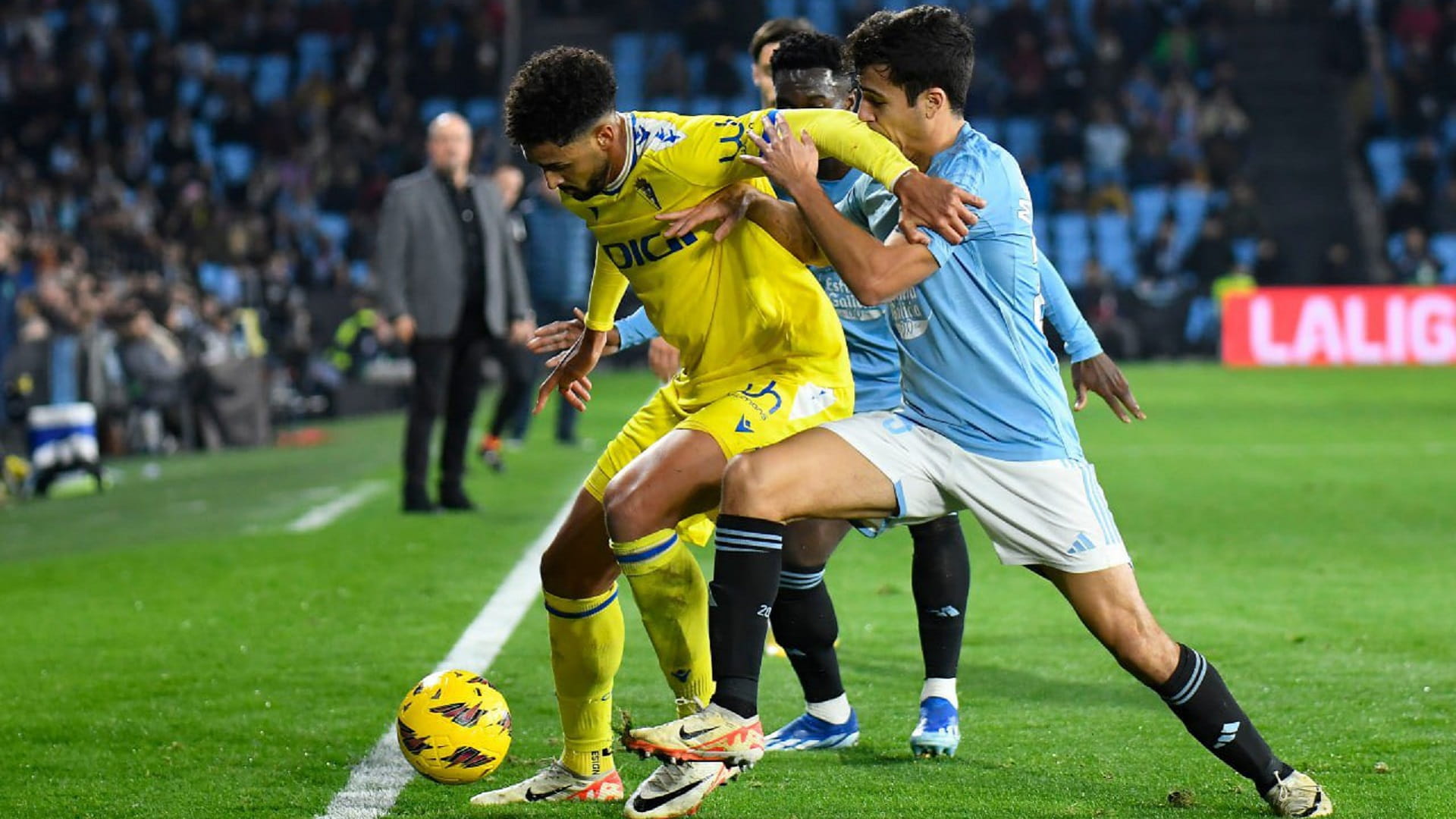 صورة بعنوان: سيلتا فيجو يتعادل مع قادش في الدوري الإسباني لكرة القدم  