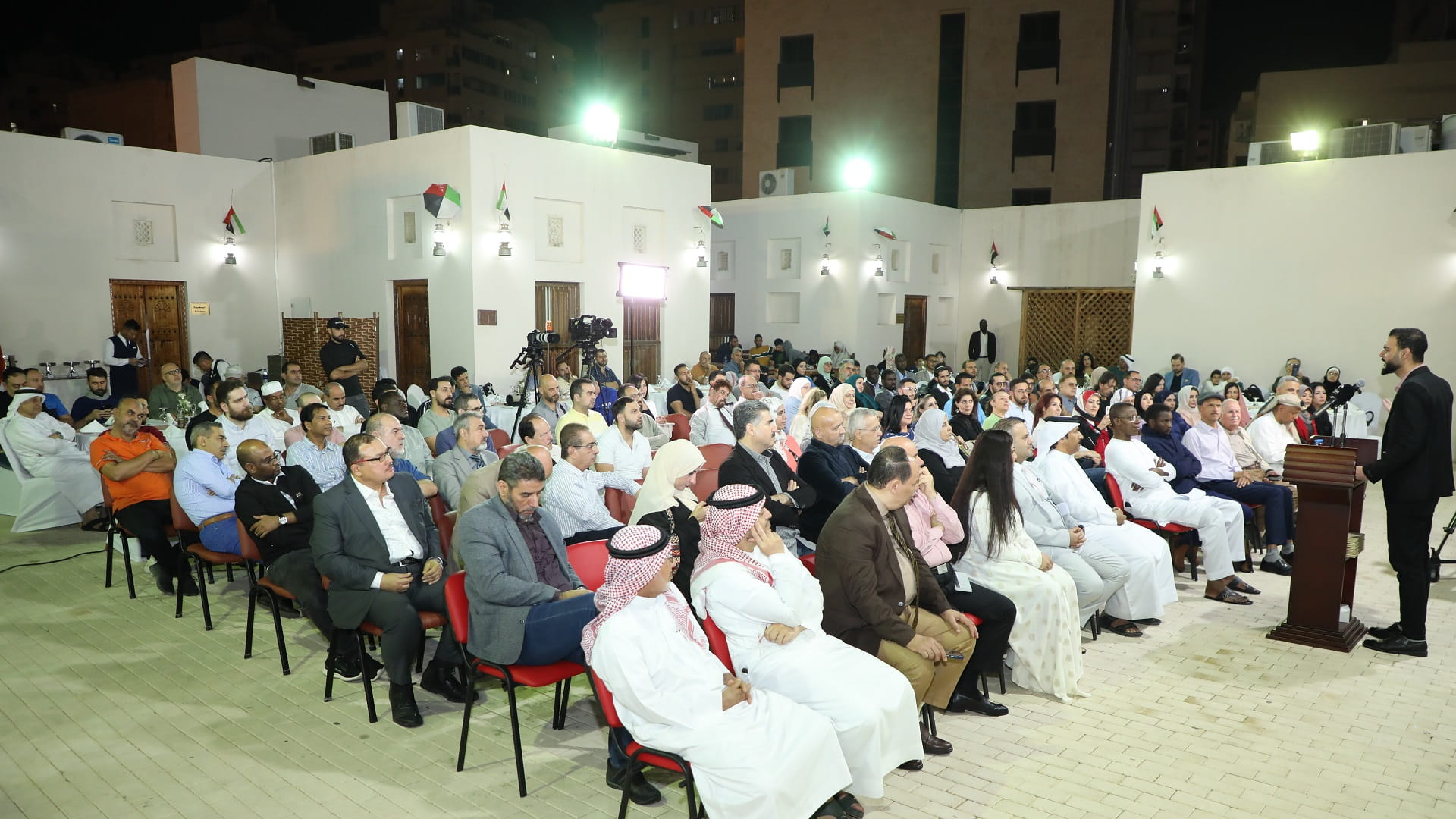 صورة بعنوان: شعراء ينشدون للوجه الآخر للحياة في أمسية بيت الشعر بالشارقة 