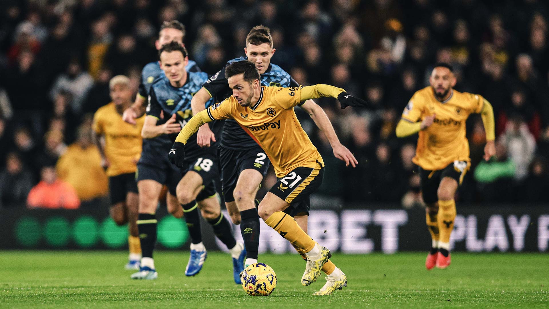 صورة بعنوان: هوانج هي تشان يقود ولفرهامبتون للفوز على بيرنلي بالدوري الإنجليزي 