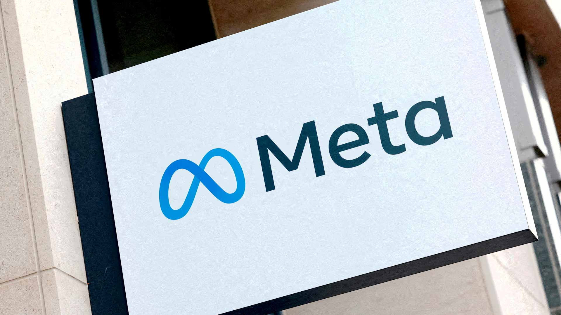 صورة بعنوان: لحماية عملائها من القرصنة..ميتا تشفر رسائل الفيسبوك وماسنجر 