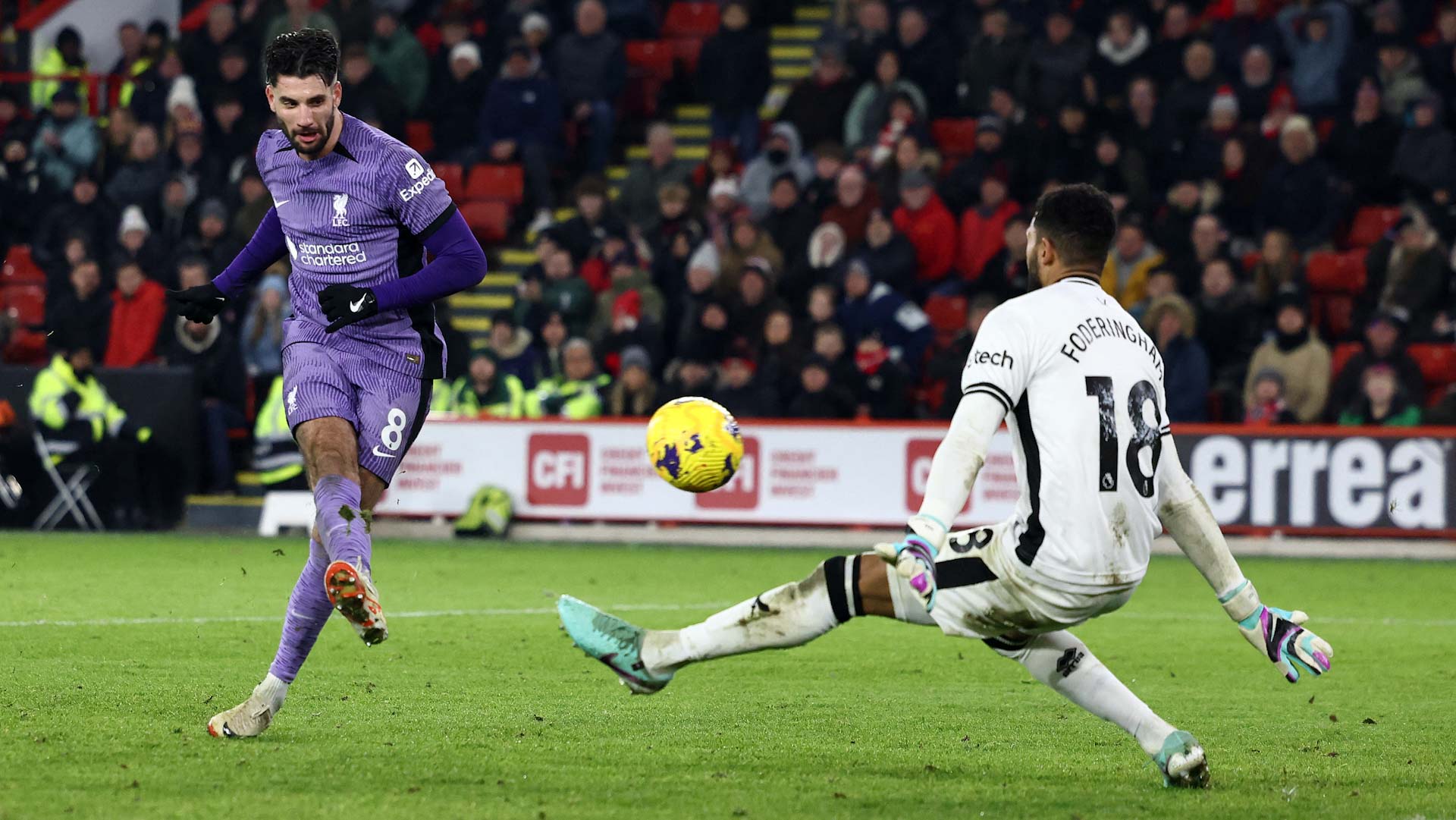 صورة بعنوان: ليفربول يواصل ملاحقة المتصدر أرسنال بالدوري الإنجليزي 