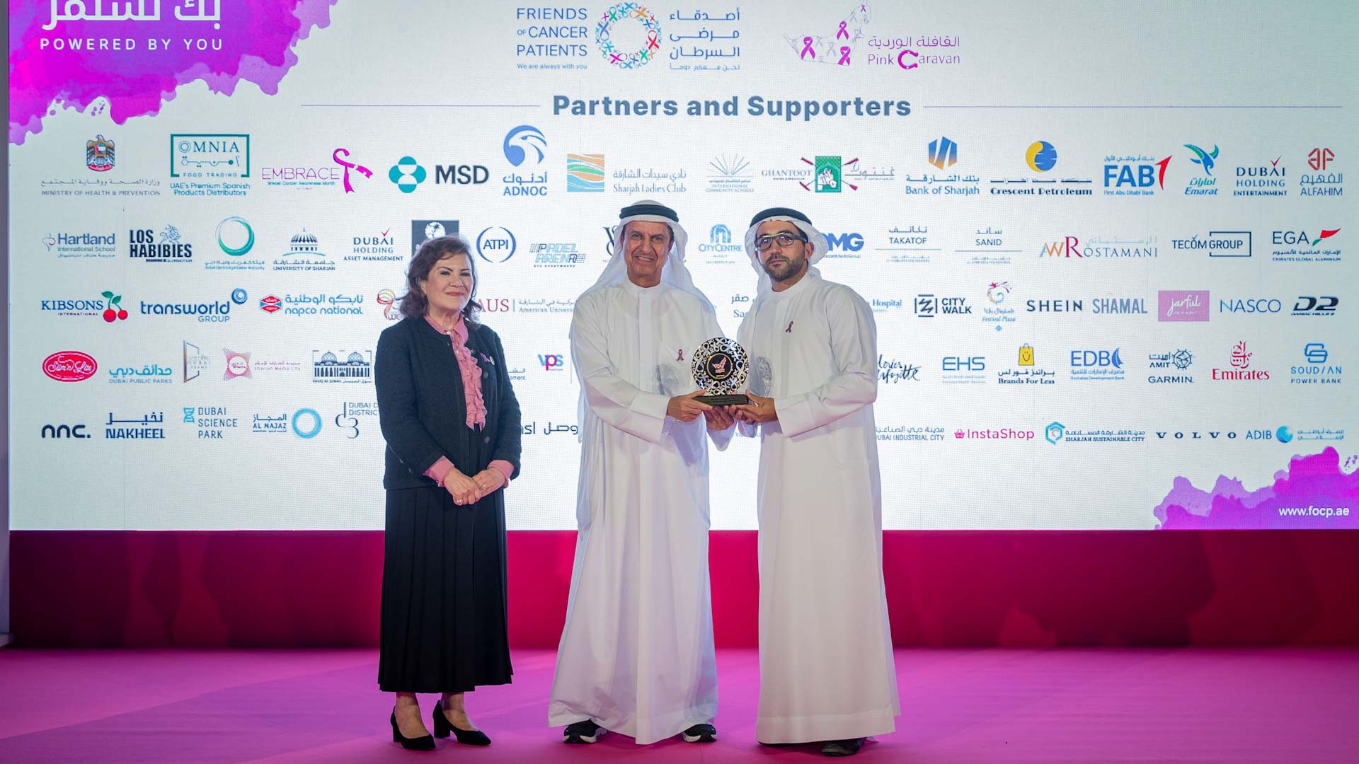 صورة بعنوان: "أصدقاء مرضى السرطان" تكرّم الشركاء والداعمين لمكافحة سرطان الثدي  