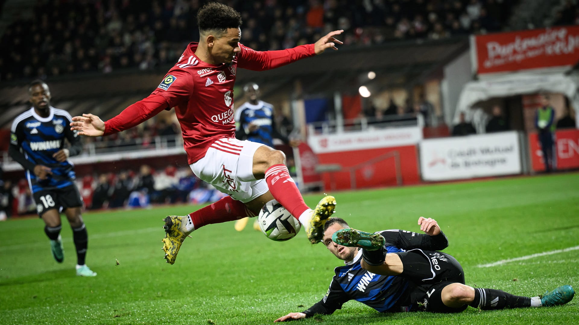 صورة بعنوان: ستراسبورج يتعادل مع بريست في الدوري الفرنسي 