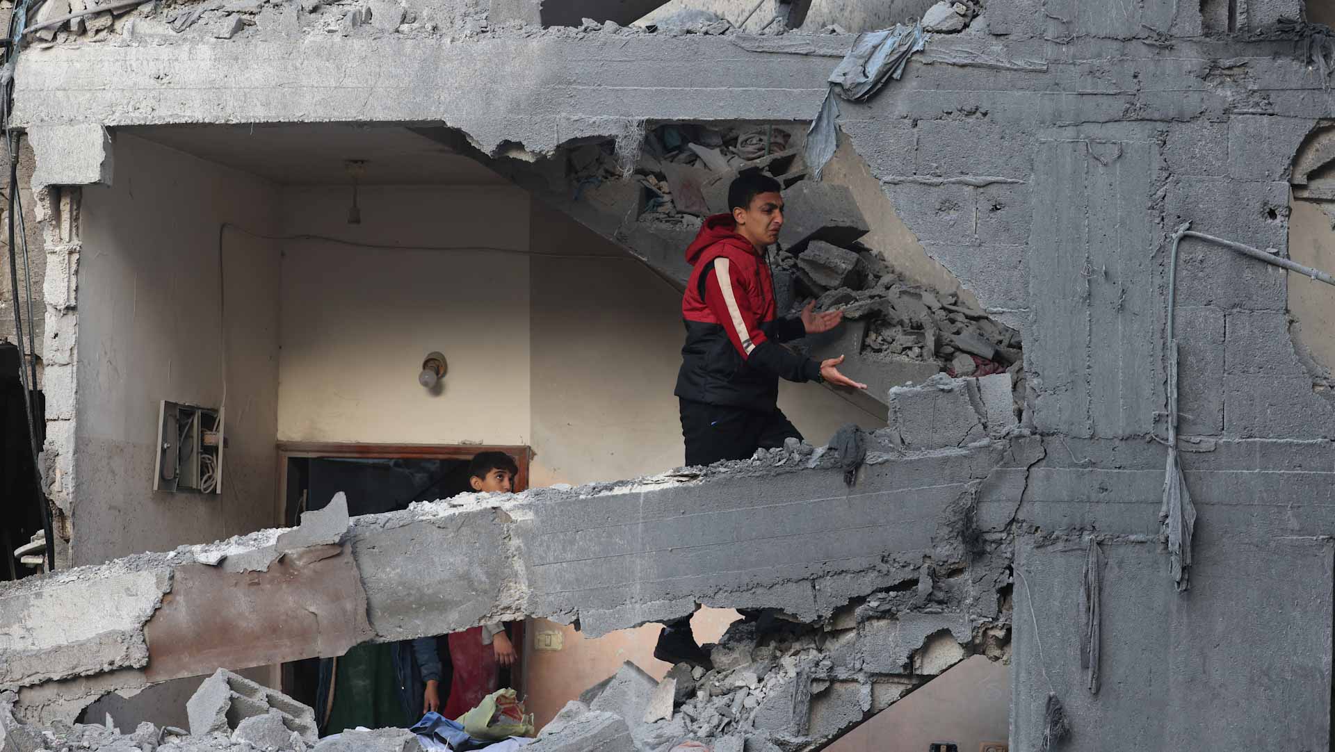 Image for the title: Hamas says U.S. veto blocking Gaza ceasefire 'inhumane' 