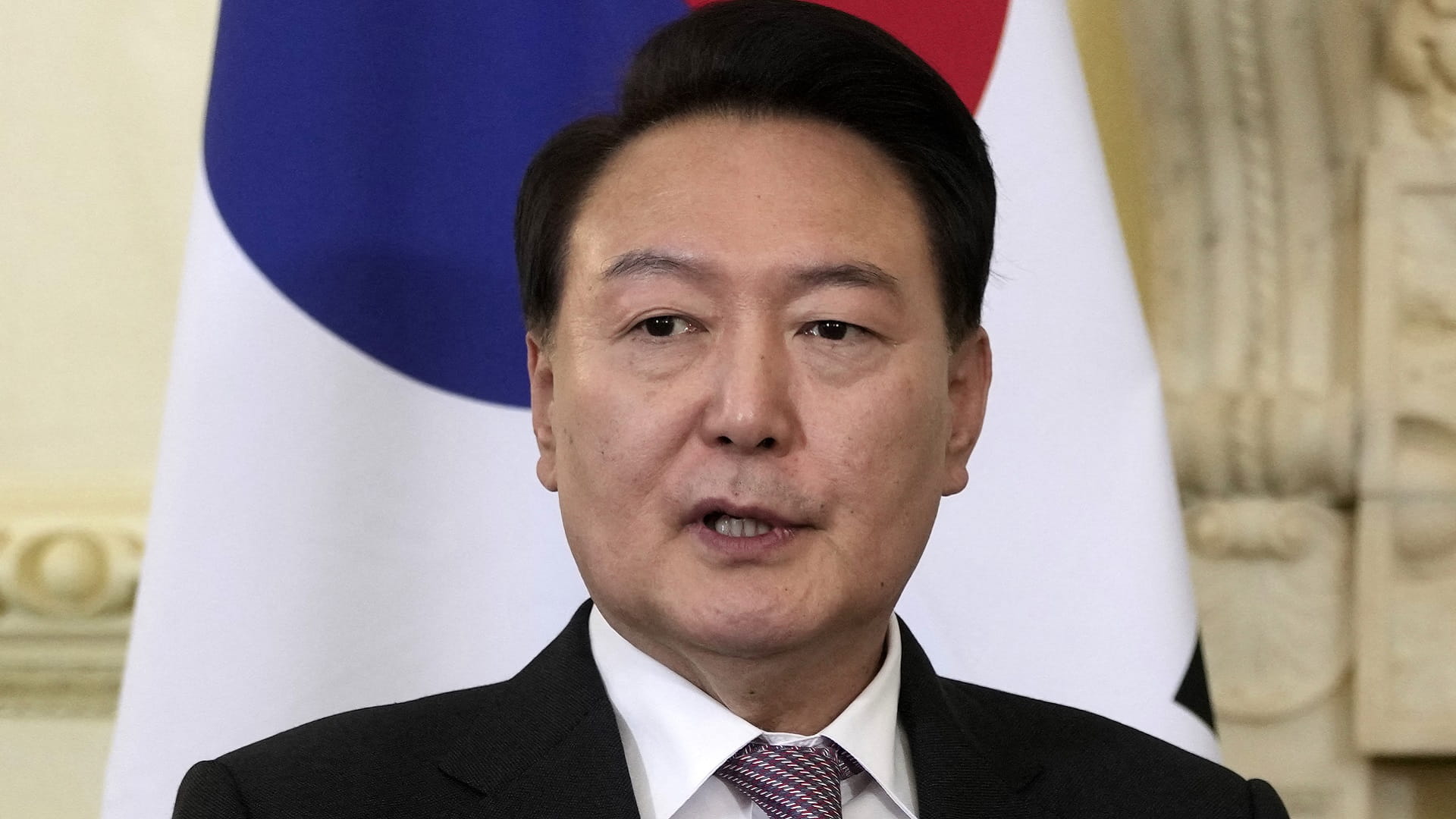 Image for the title: S Korean pres. heads to Netherlands to boost semiconductor coop 
