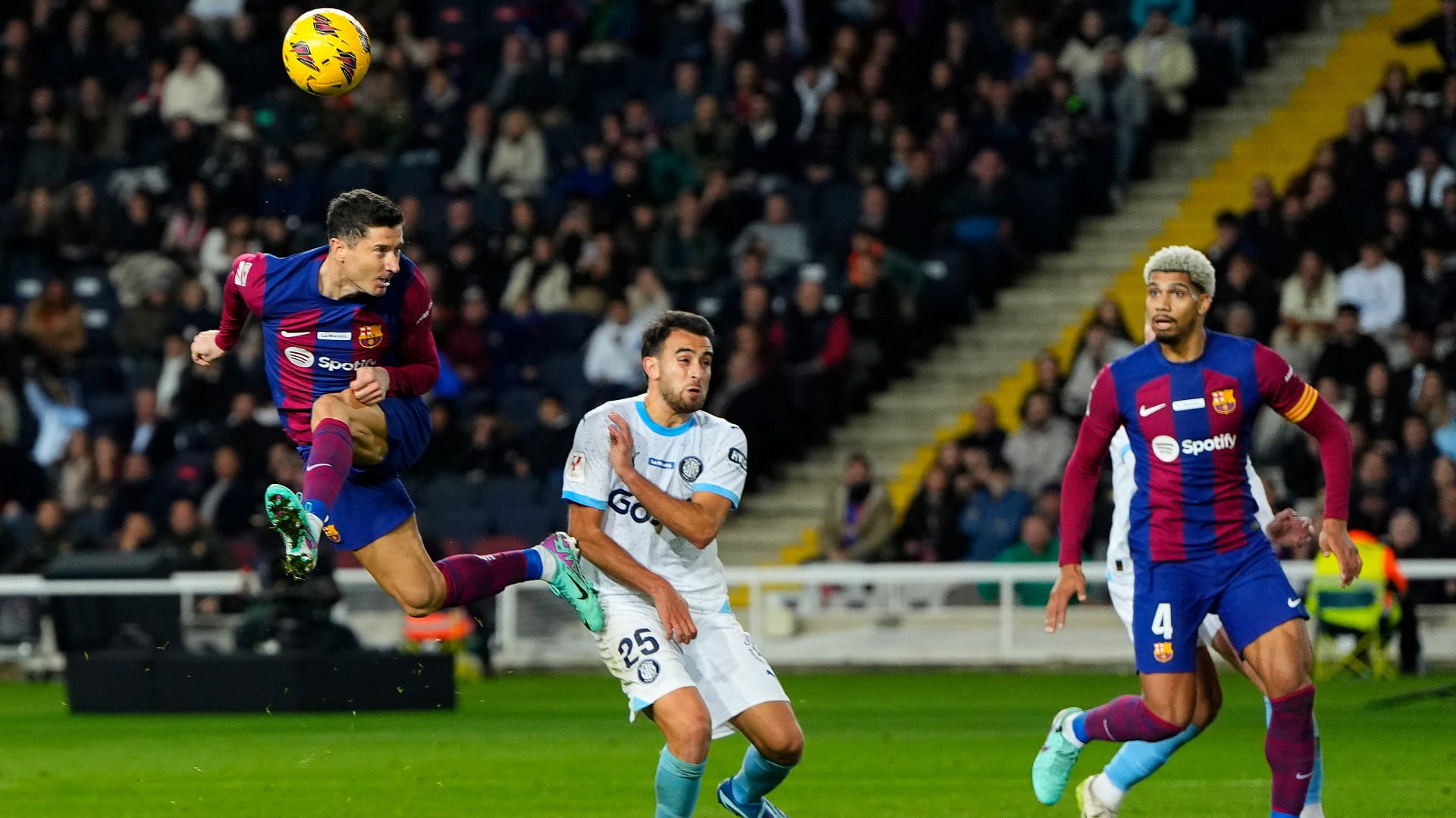 صورة بعنوان: جيرونا ينفرد بصدارة الدوري الإسباني لكرة القدم 