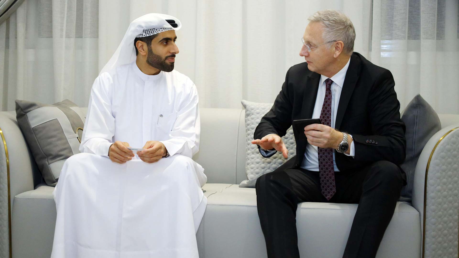 صورة بعنوان: "كهرباء الشارقة" تبحث تعزيز التعاون مع شركة سيمنس للطاقة 