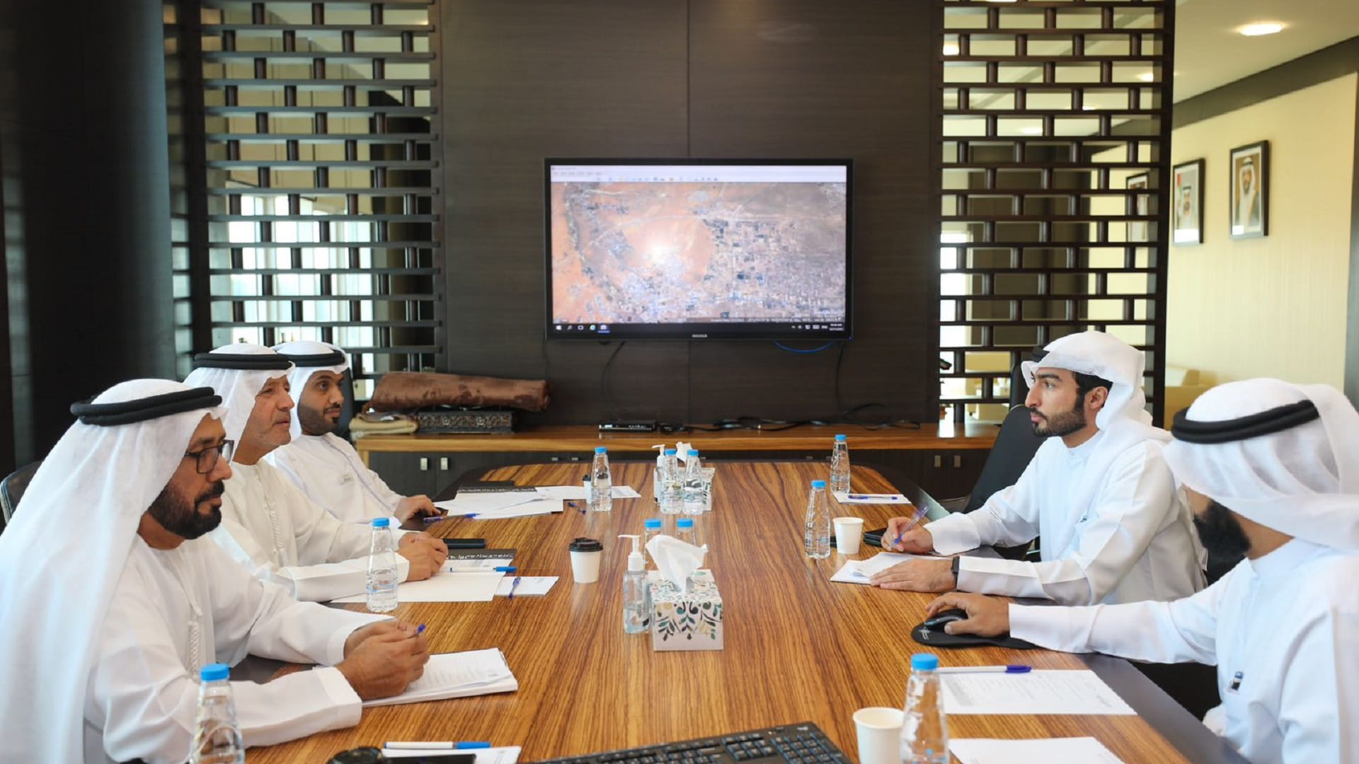 صورة بعنوان: مجلس ضاحية البستان يعقد اجتماعاً مع هيئة الطرق والمواصلات بالشارقة 