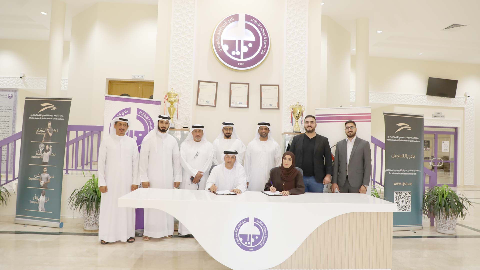 صورة بعنوان: نادي الذيد يوقع مذكرة تفاهم لتطوير الأنشطة المجتمعية 