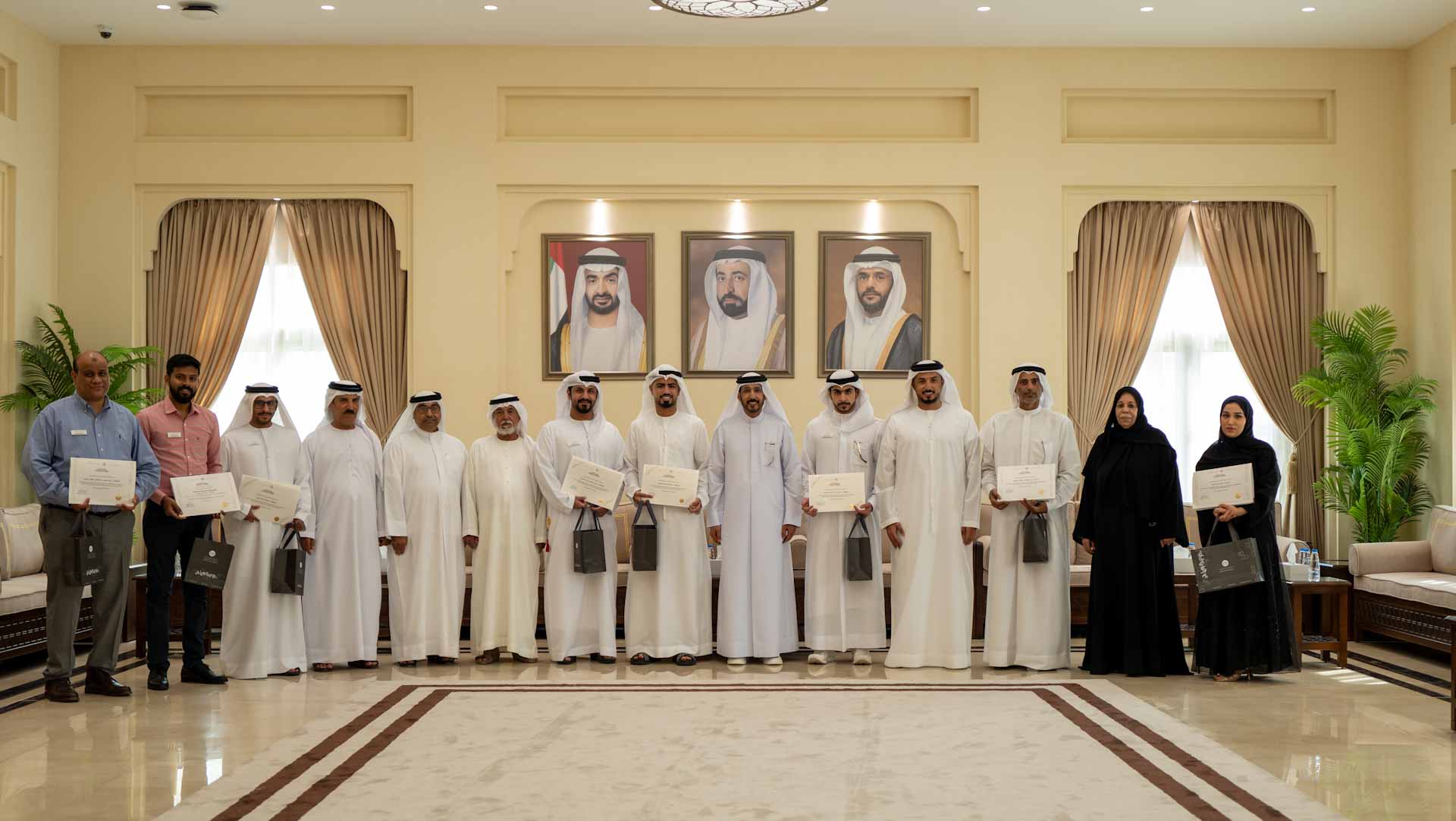 صورة بعنوان: مجلس ضاحية الخالدية يكرم عدداً من موظفيه والمتطوعين 