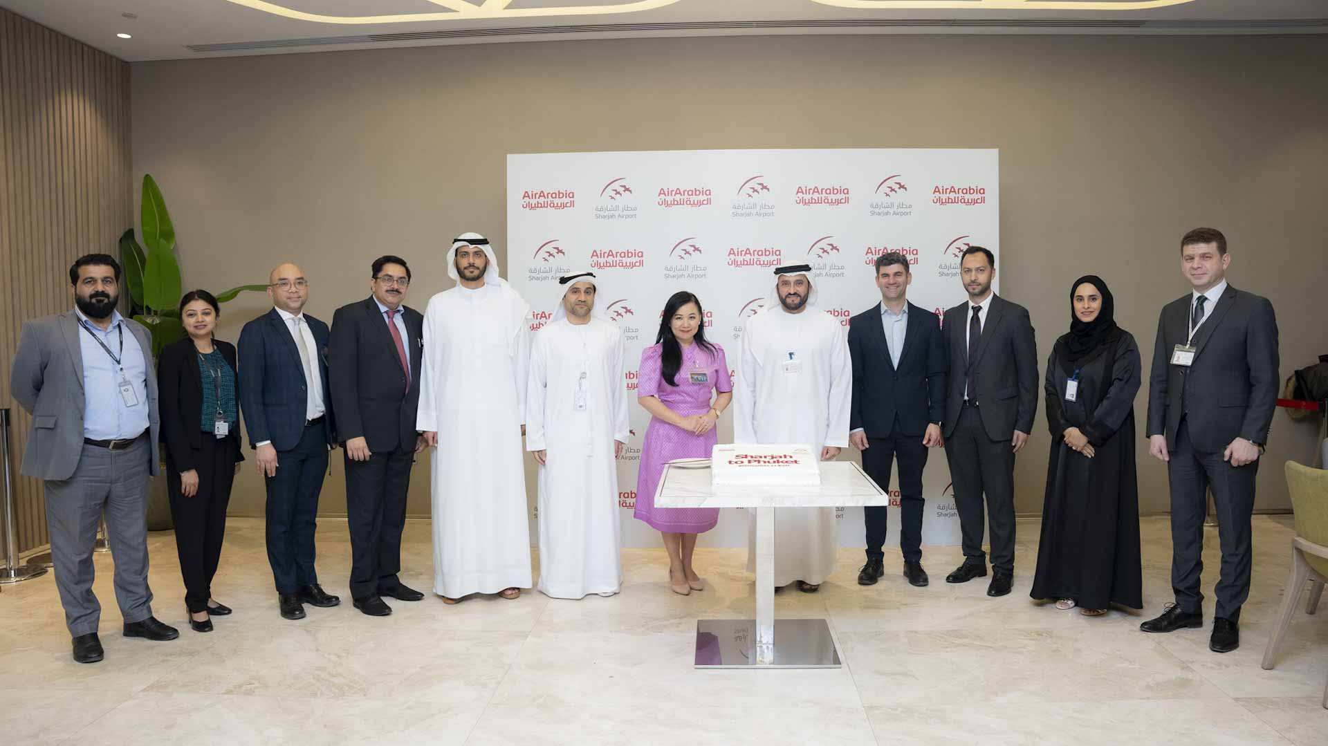 صورة بعنوان: مطار الشارقة يحتفل بإطلاق أولى رحلات "العربية للطيران" إلى بوكيت 