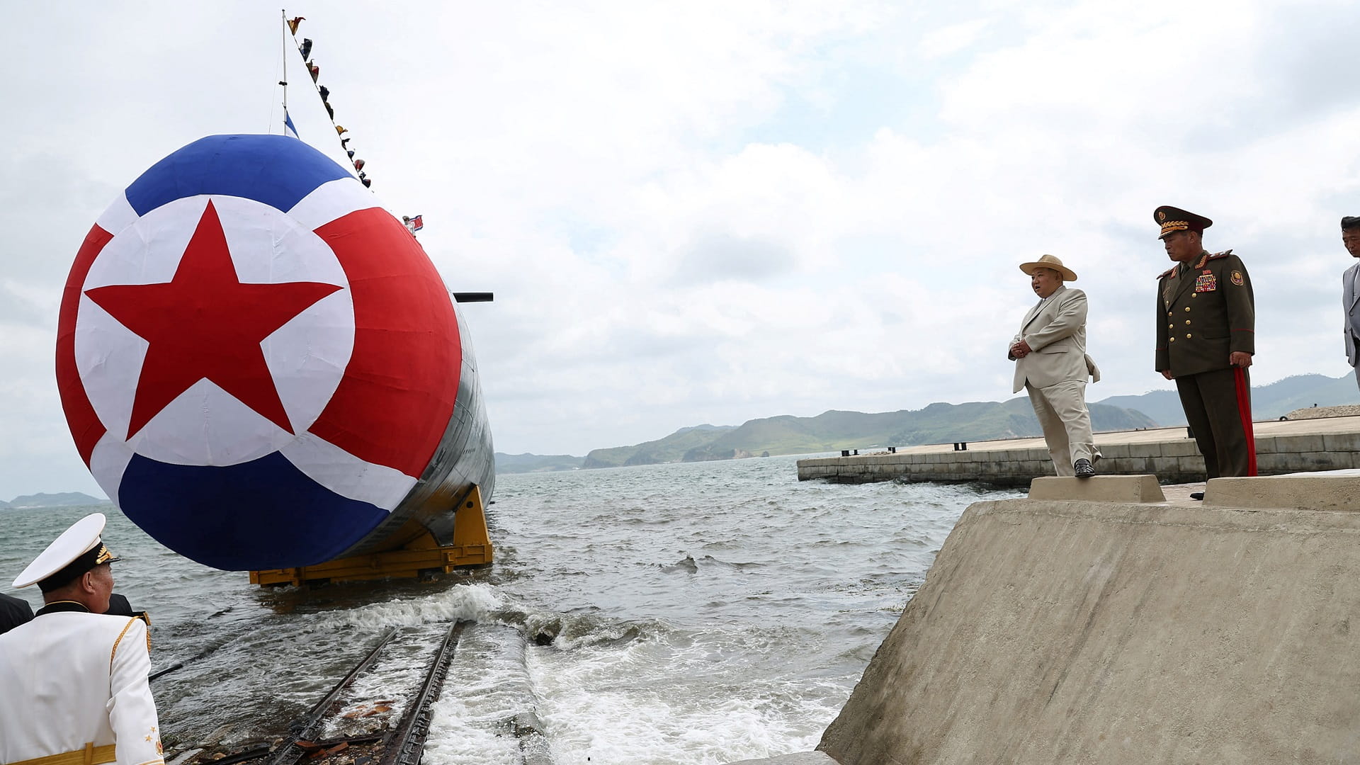 صورة بعنوان: سيؤول وطوكيو: كوريا الشمالية أطلقت صاروخاً باليستياً باتجاه البحر 