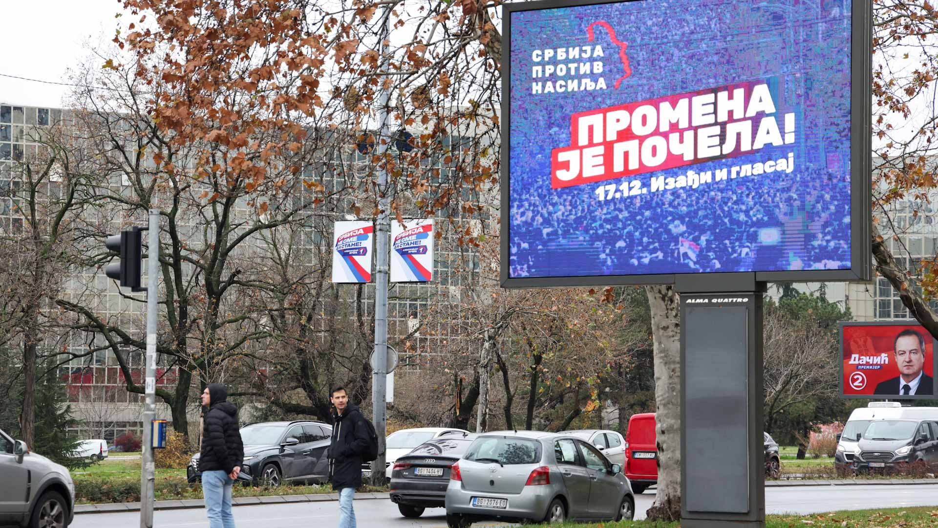 صورة بعنوان: الناخبون في صربيا يدلون بأصواتهم الأحد في انتخابات مبكرة 