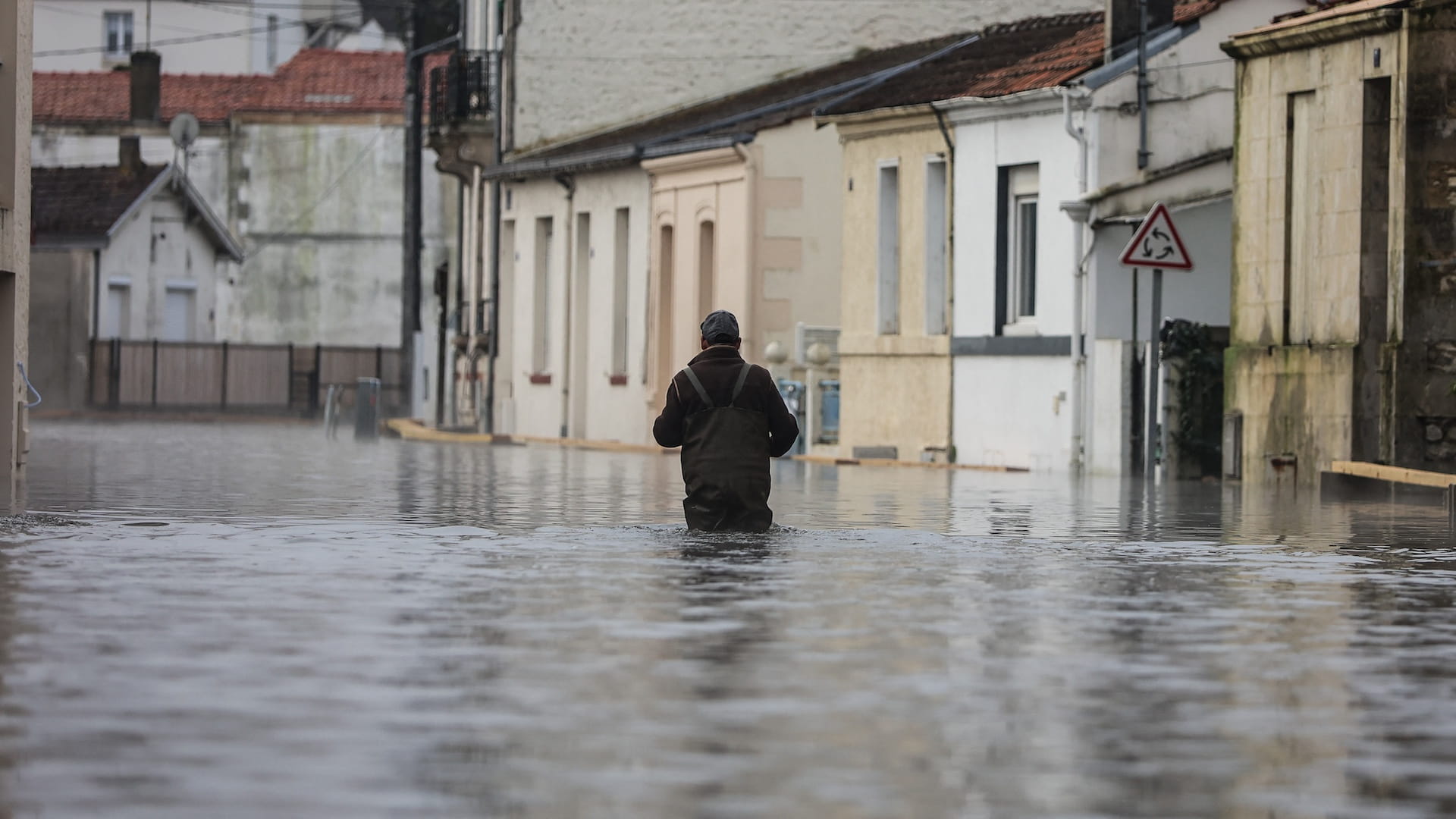 صورة بعنوان: فيضانات مميتة تضرب أستراليا..وعمليات الإجلاء مستمرة في كوينزلاند  
