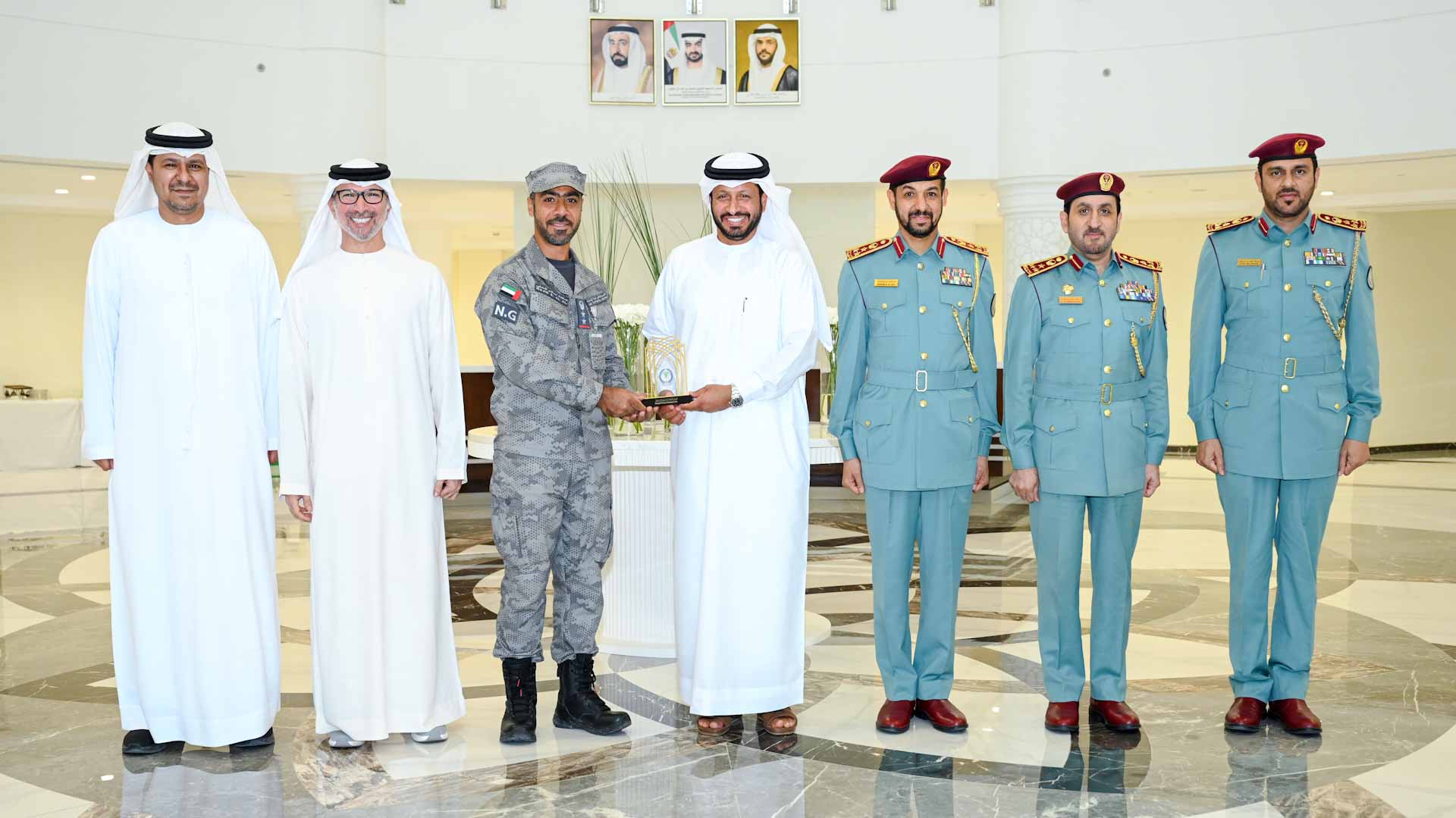 صورة بعنوان: القائد العام لشرطة الشارقة يستقبل وفداً من الإسعاف الوطني 