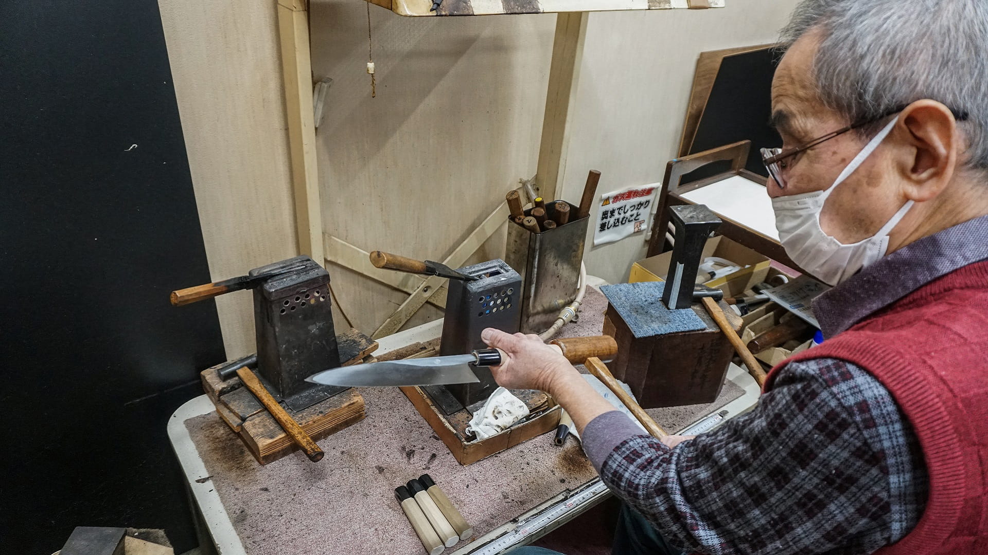 Image for the title: Japan's hand-forged knives a slice of samurai metallurgy 
