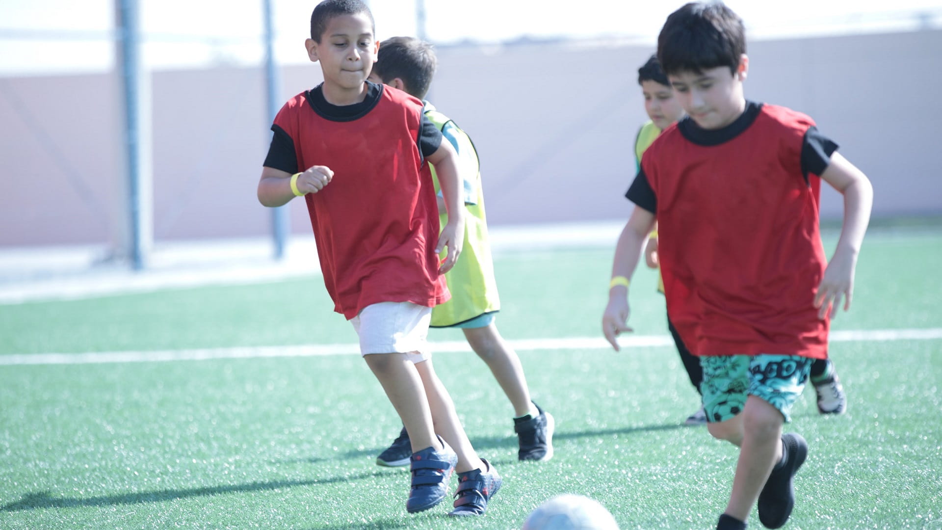 Image for the title: Sharjah Children implements workshops in its winter camp  
