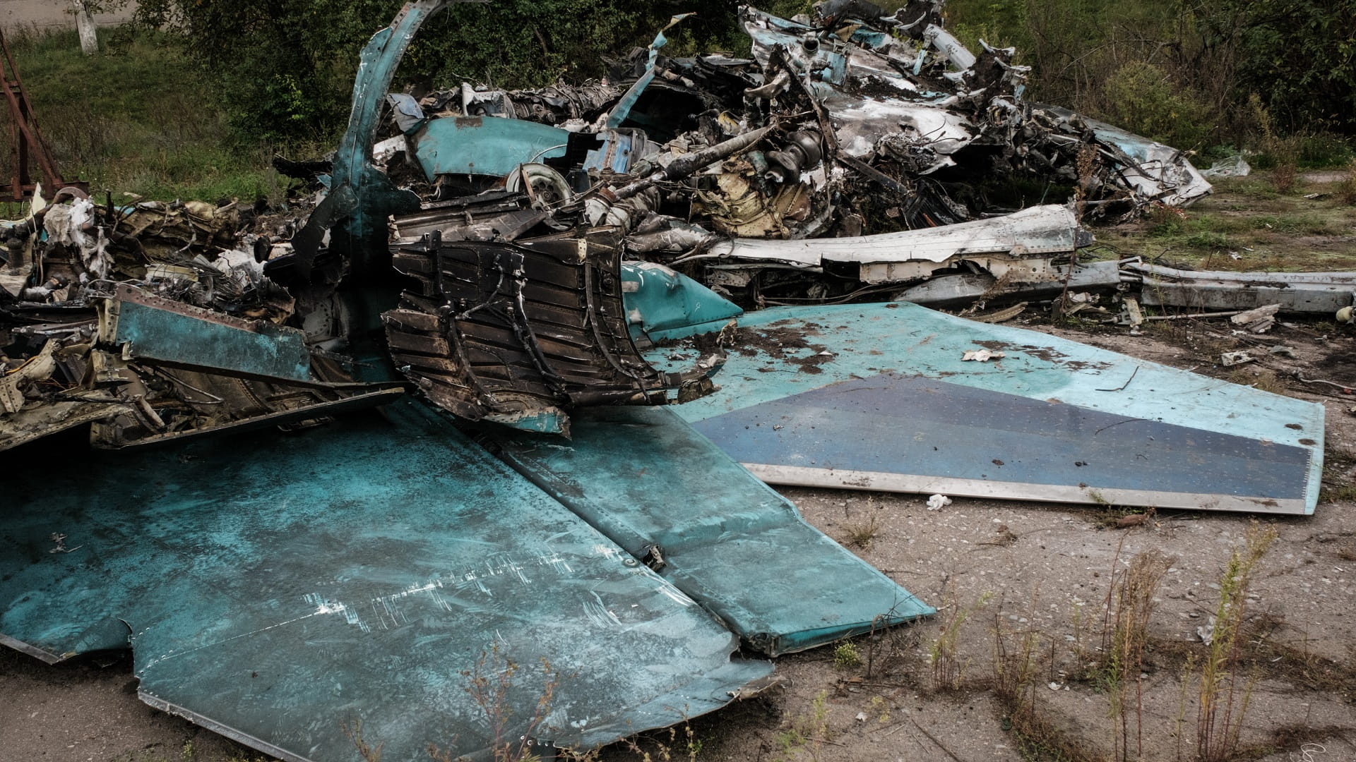 Image for the title: Ukraine says it shot down three Russian Su-34 fighters 