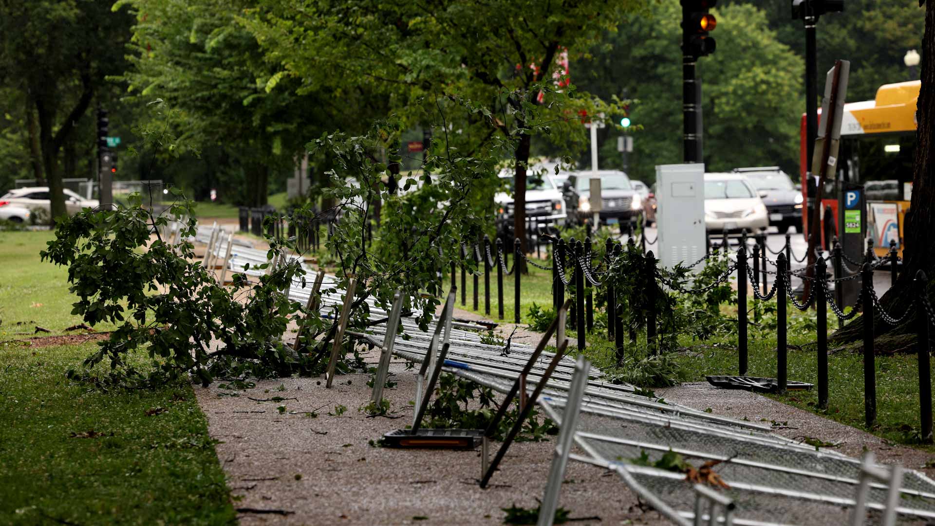 صورة بعنوان: في أستراليا..عاصفة رعدية تقتل امرأة وتغرق 120ألف مسكن في ظلام دامس 