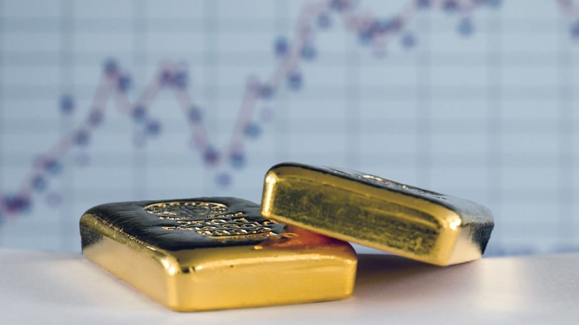 Image for the title: Gold stabilises amid expectations of interest rate cuts 