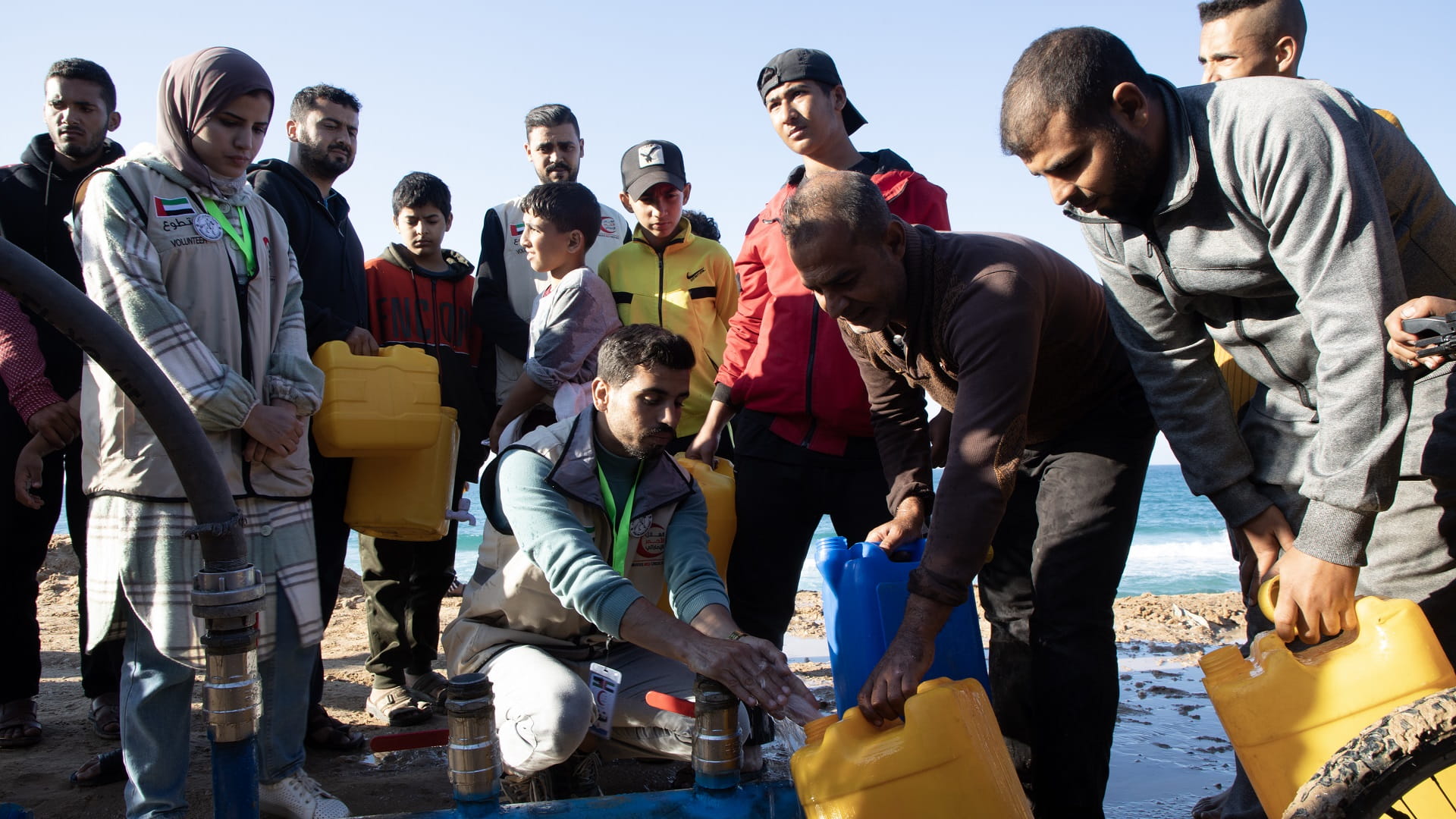 Image for the title: UAE desalination plants supply shelters in Gaza with water 