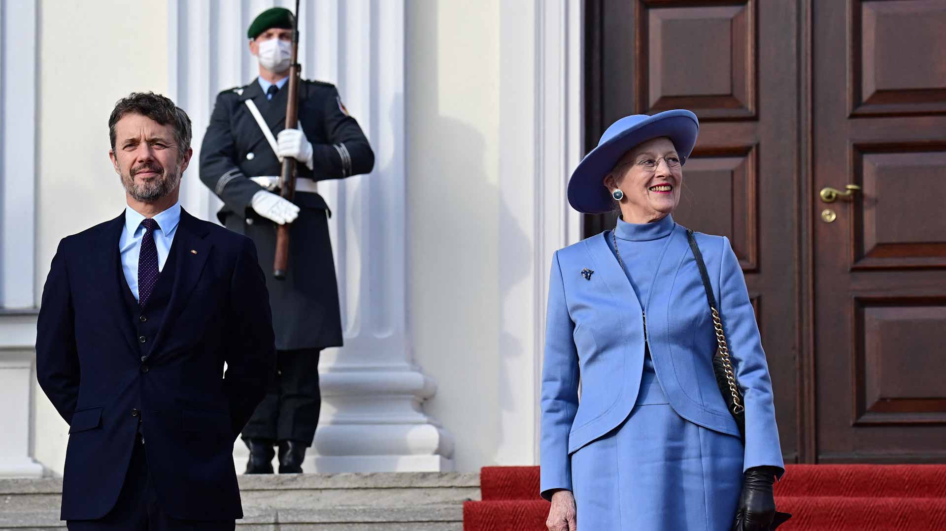 صورة بعنوان: طواعية..ملكة الدنمارك مارغريتي الـ 2 تتنحى عن العرش لنجلها فريدريك 