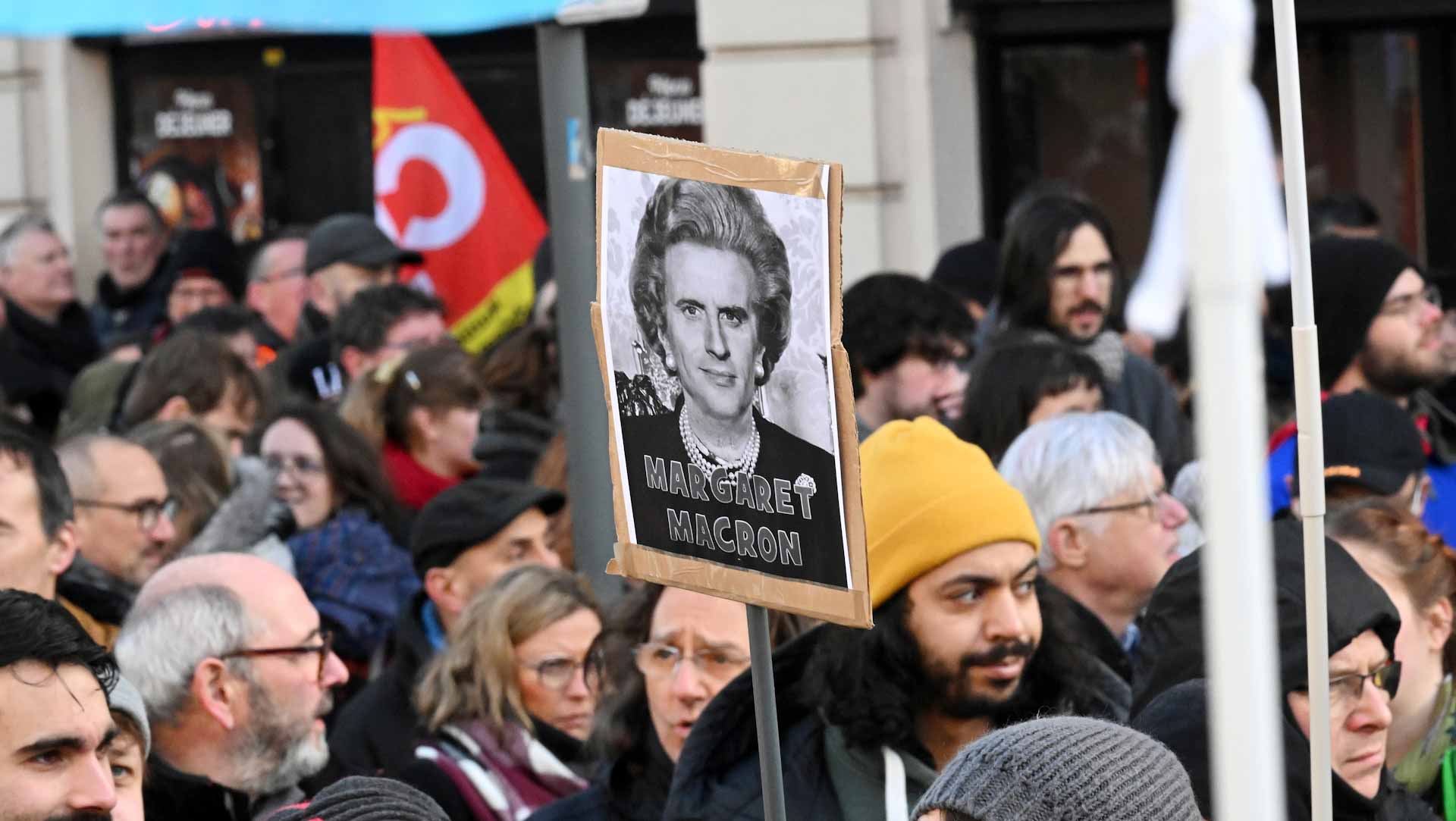 Image for the title: UK faces fresh mass strikes as wage talks derail 