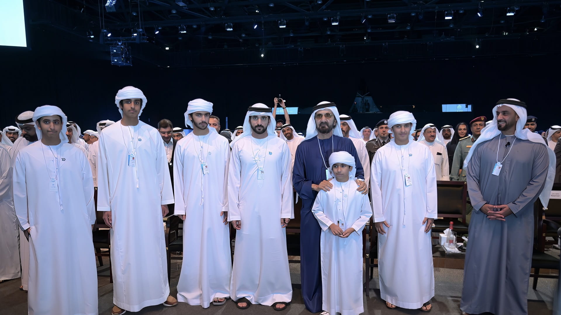 صورة بعنوان: محمد بن راشد يشهد جلسة رئيسية لسيف بن زايد في قمة الحكومات 