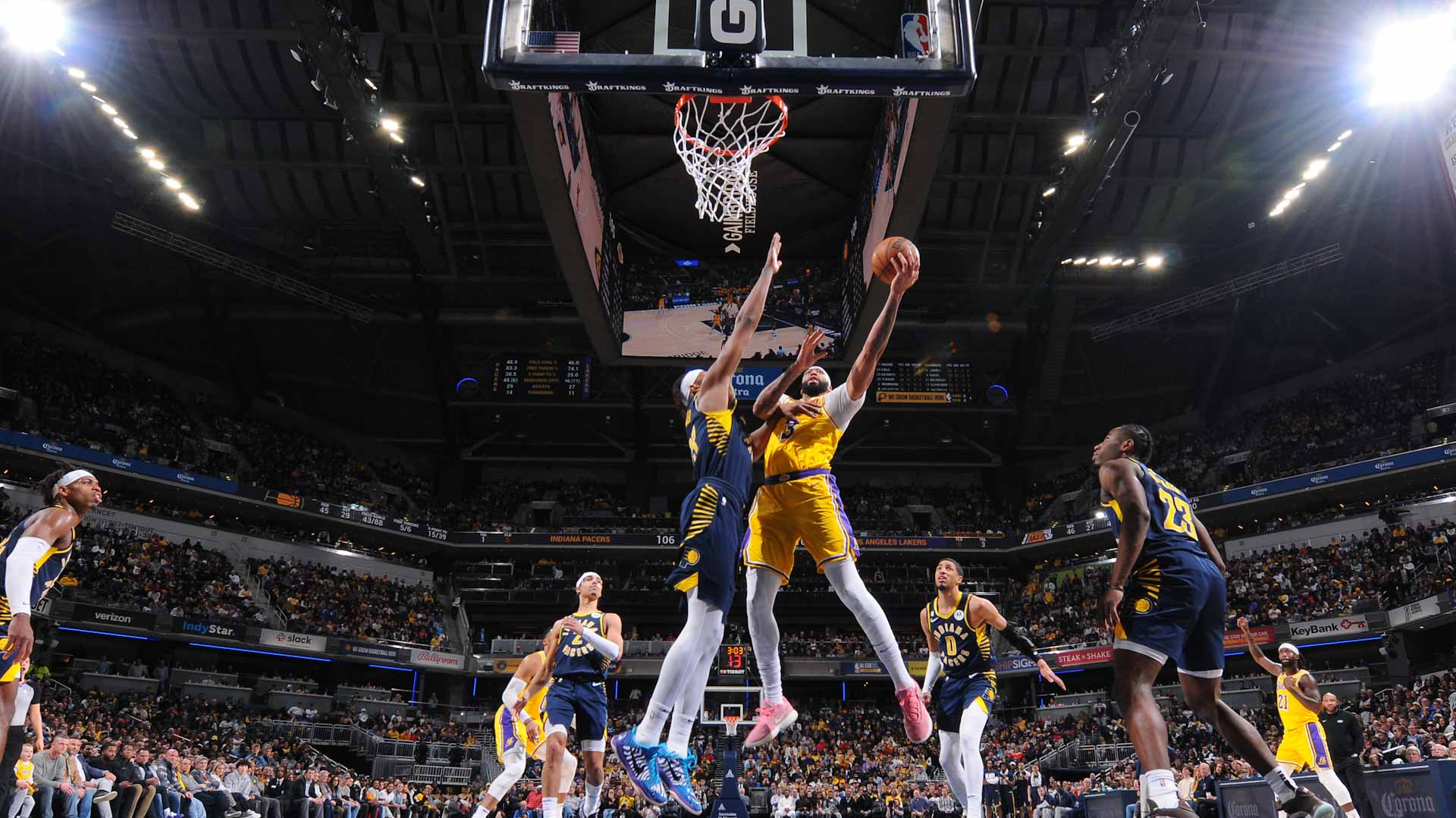 صورة بعنوان: لوس أنجليس ليكرز يتخطى بصعوبة إنديانا في السلة الأميركية 