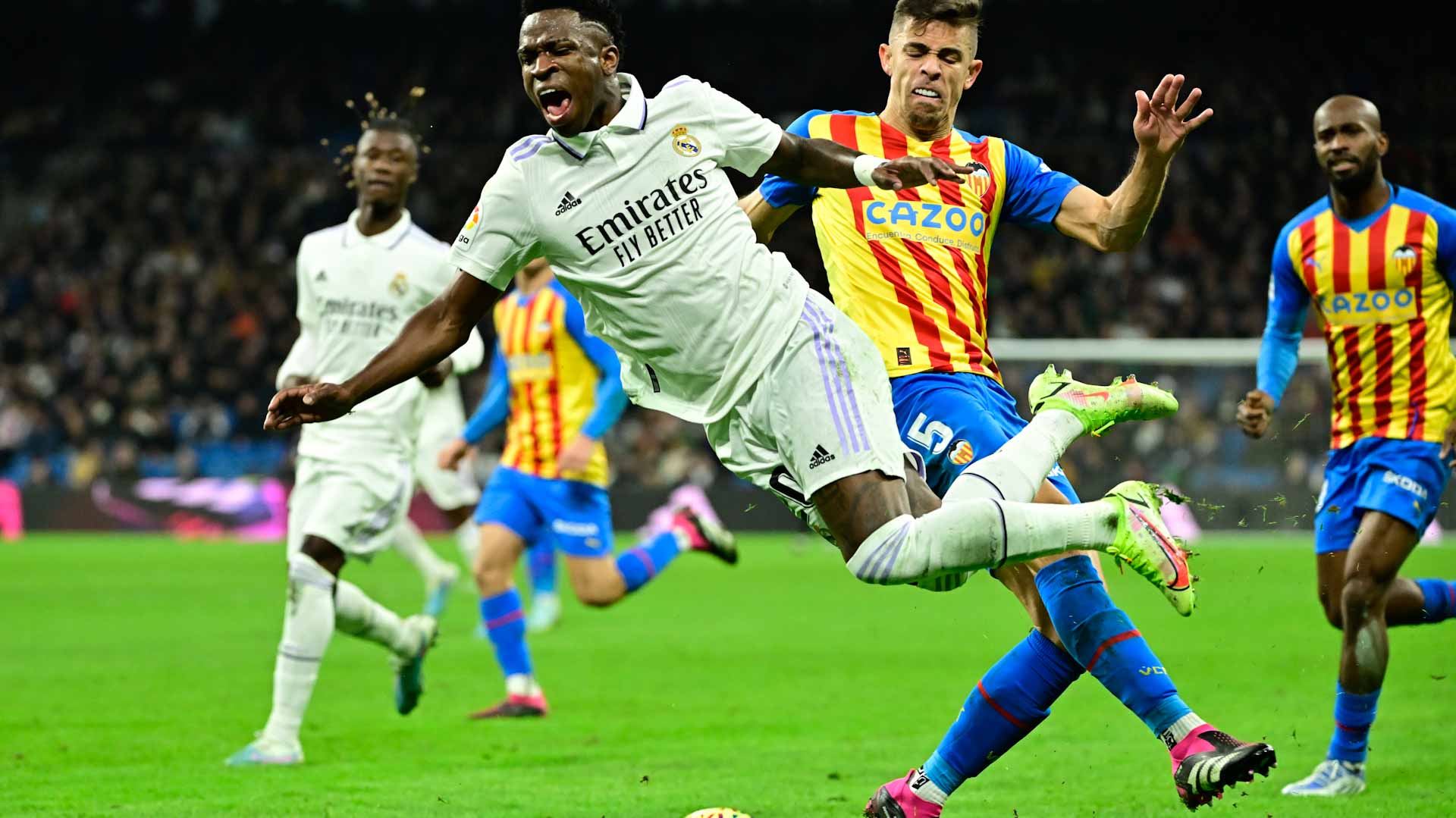 صورة بعنوان: ريال مدريد يتخطى فالنسيا في الدوري الإسباني 