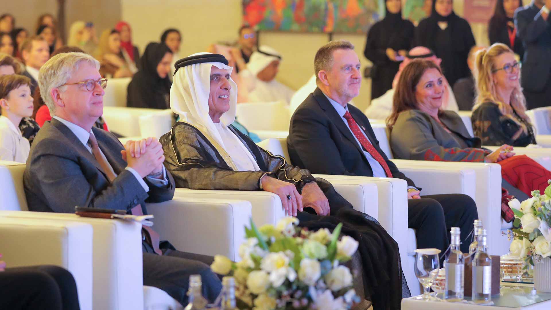 صورة بعنوان: سعود بن صقر يشهد انطلاق "مهرجان رأس الخيمة للفنون البصرية" 