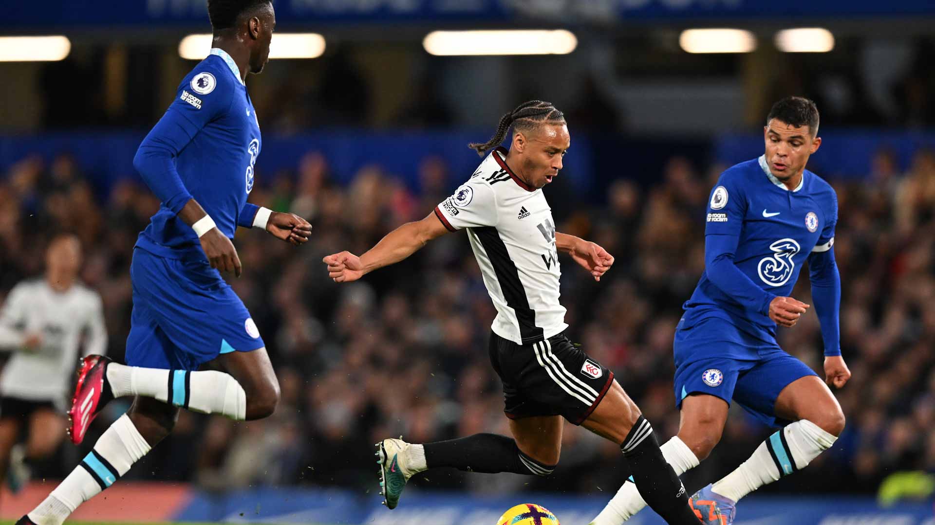 صورة بعنوان: تشلسي يتعثر أمام فولهام في الدوري الإنجليزي 