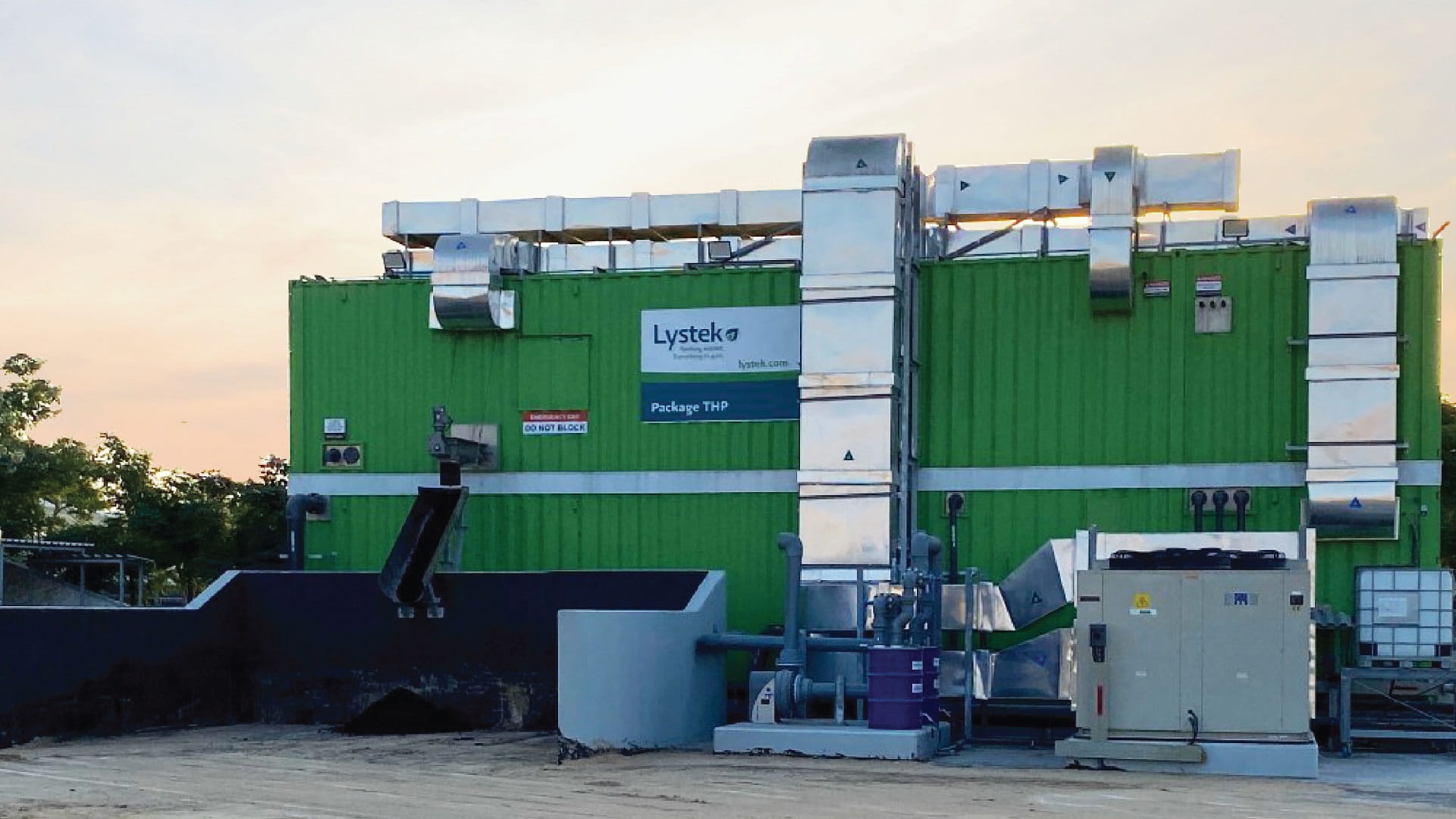 صورة بعنوان: بلدية الشارقة تطلق مشروع وحدة إنتاج السماد العضوي في شهر الابتكار 