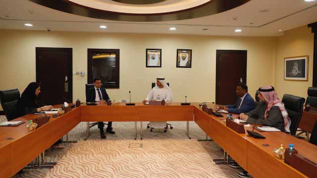 صورة بعنوان: لتحقيق تنافسية قوية...اقتصادية الشارقة تبحث سبل التعاون مع "متاجر" 