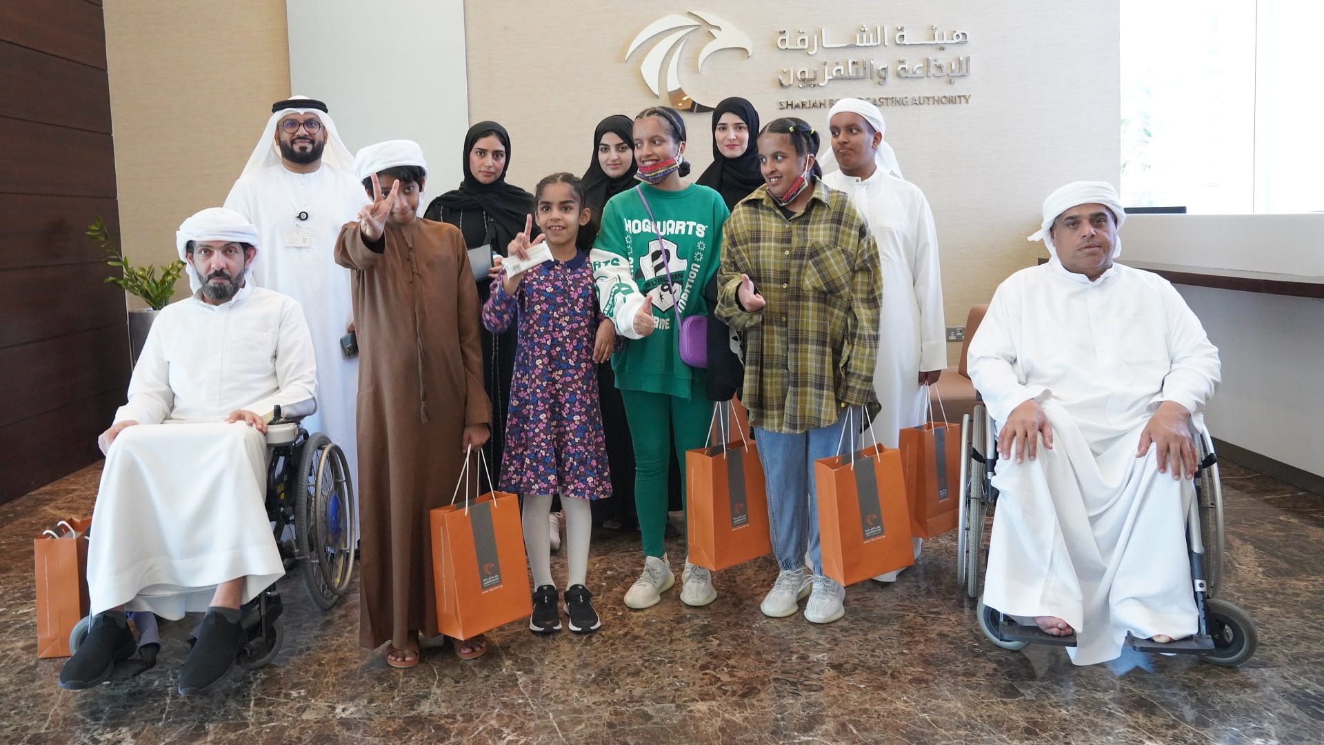 صورة بعنوان: تلفزيون الشارقة ومجمع القرآن الكريم يستضيفان "يوم في حياتي" 