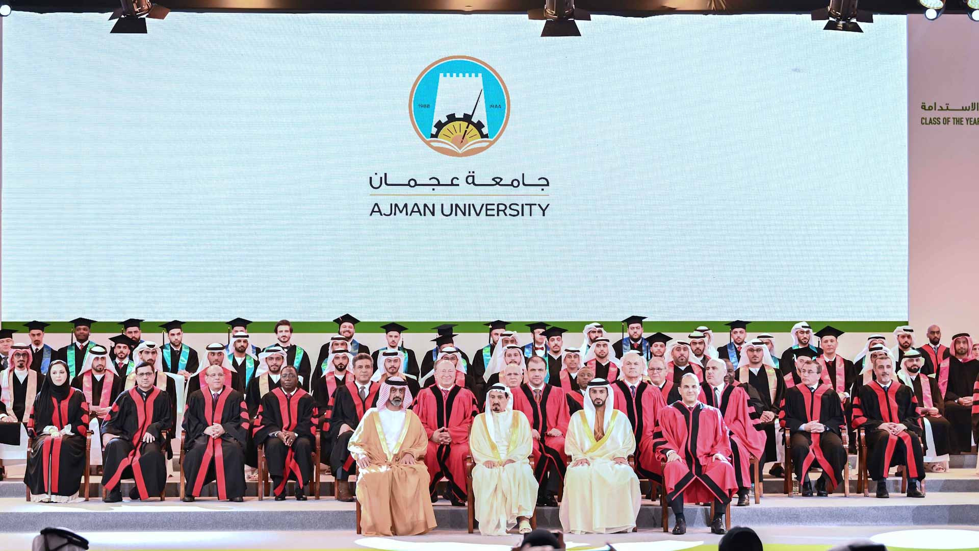 صورة بعنوان: حميد النعيمي يشهد حفل تخريج "دفعة عام الاستدامة" لطلبة جامعة عجمان 