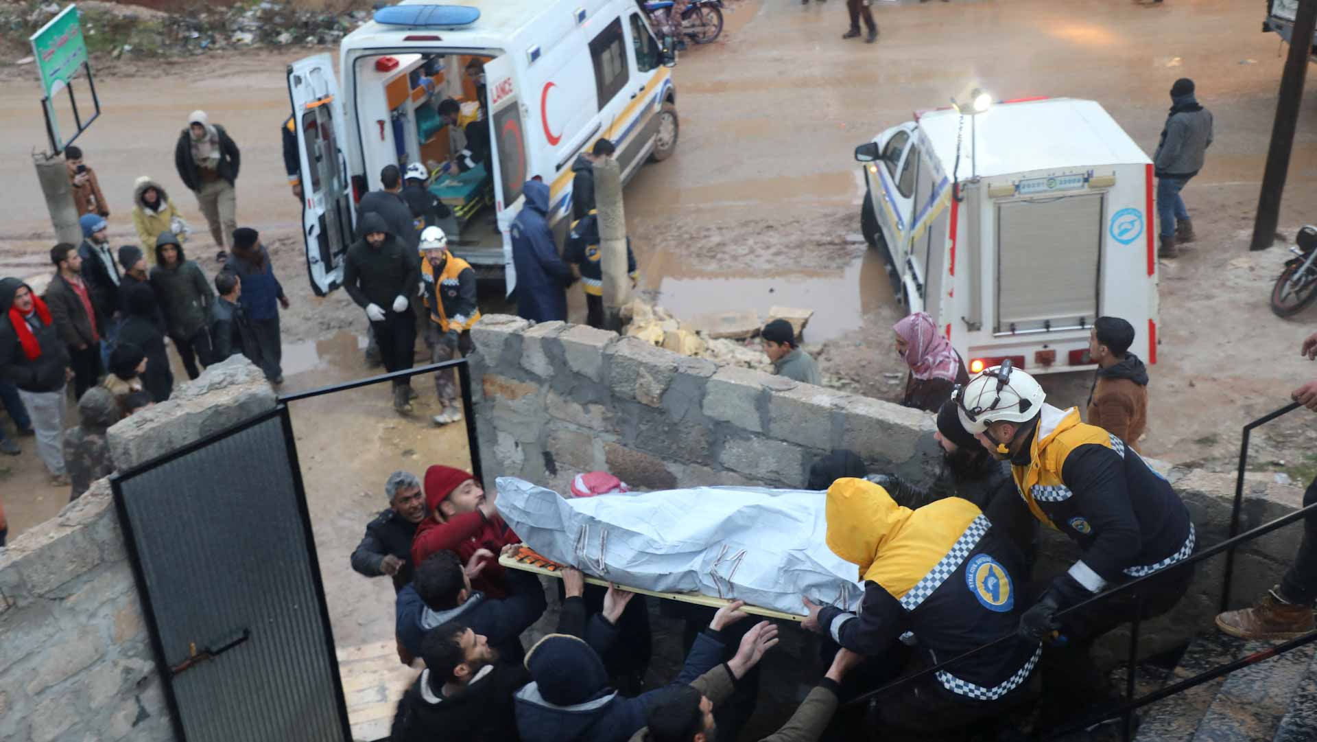 صورة بعنوان: ارتفاع حصيلة ضحايا الزلزال في سوريا لأكثر من 230 قتيلاً و600 مصاب 