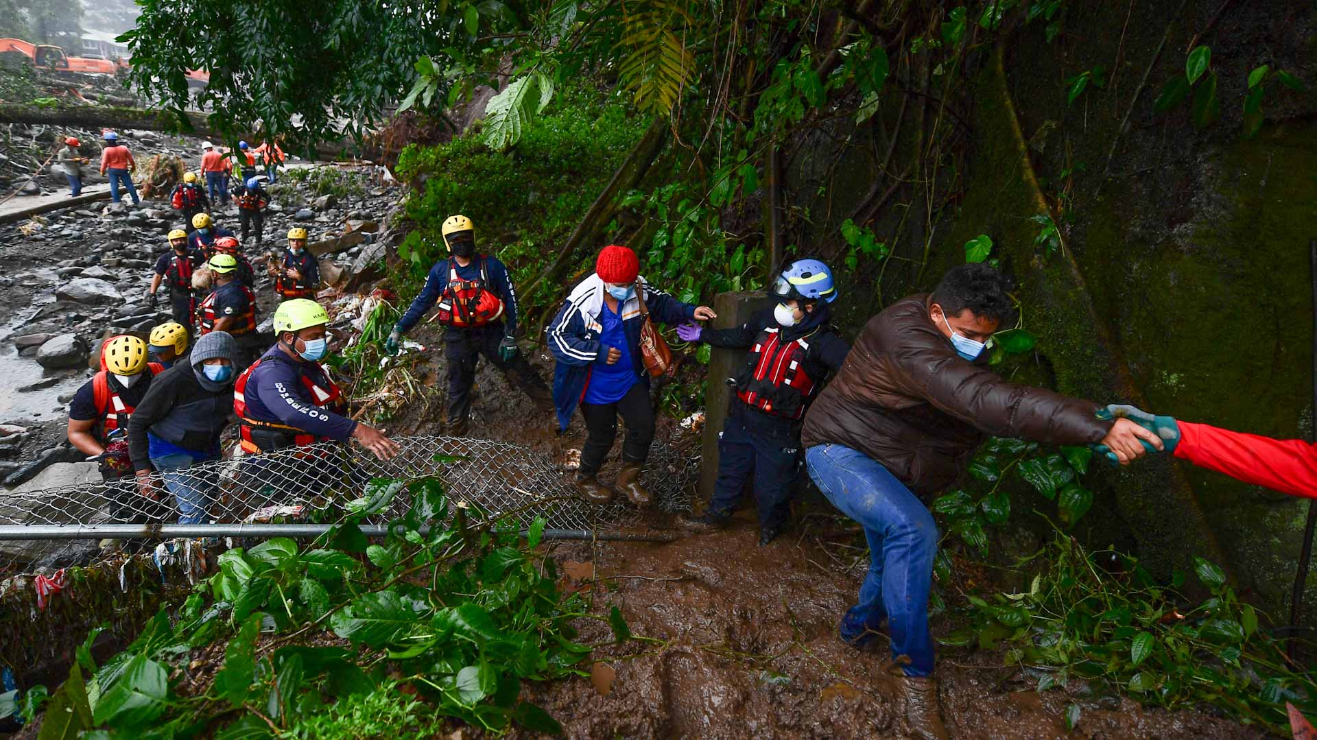 صورة بعنوان: بسبب الأمطار الغزيرة...انزلاقات أرضية في جنوب بيرو تقتل 15 شخصاً  