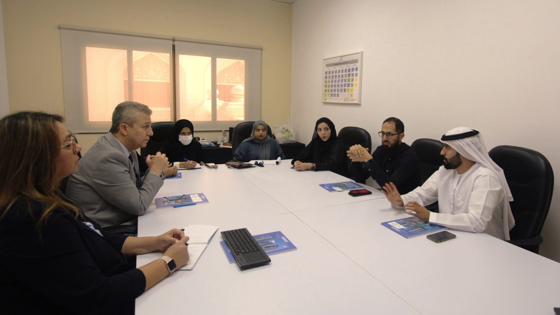 صورة بعنوان: أشغال وجامعة الشارقة تستعدان لمسابقة معمارية باجتماع تنسيقي 