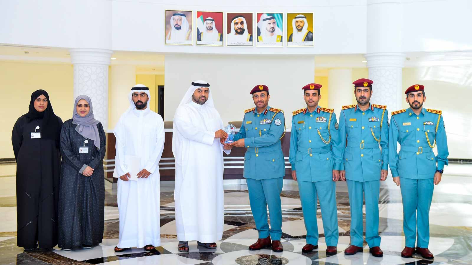 صورة بعنوان: شرطة الشارقة تكرم كهرباء الشارقة لجهودهم في نشر ثقافة الترشيد 