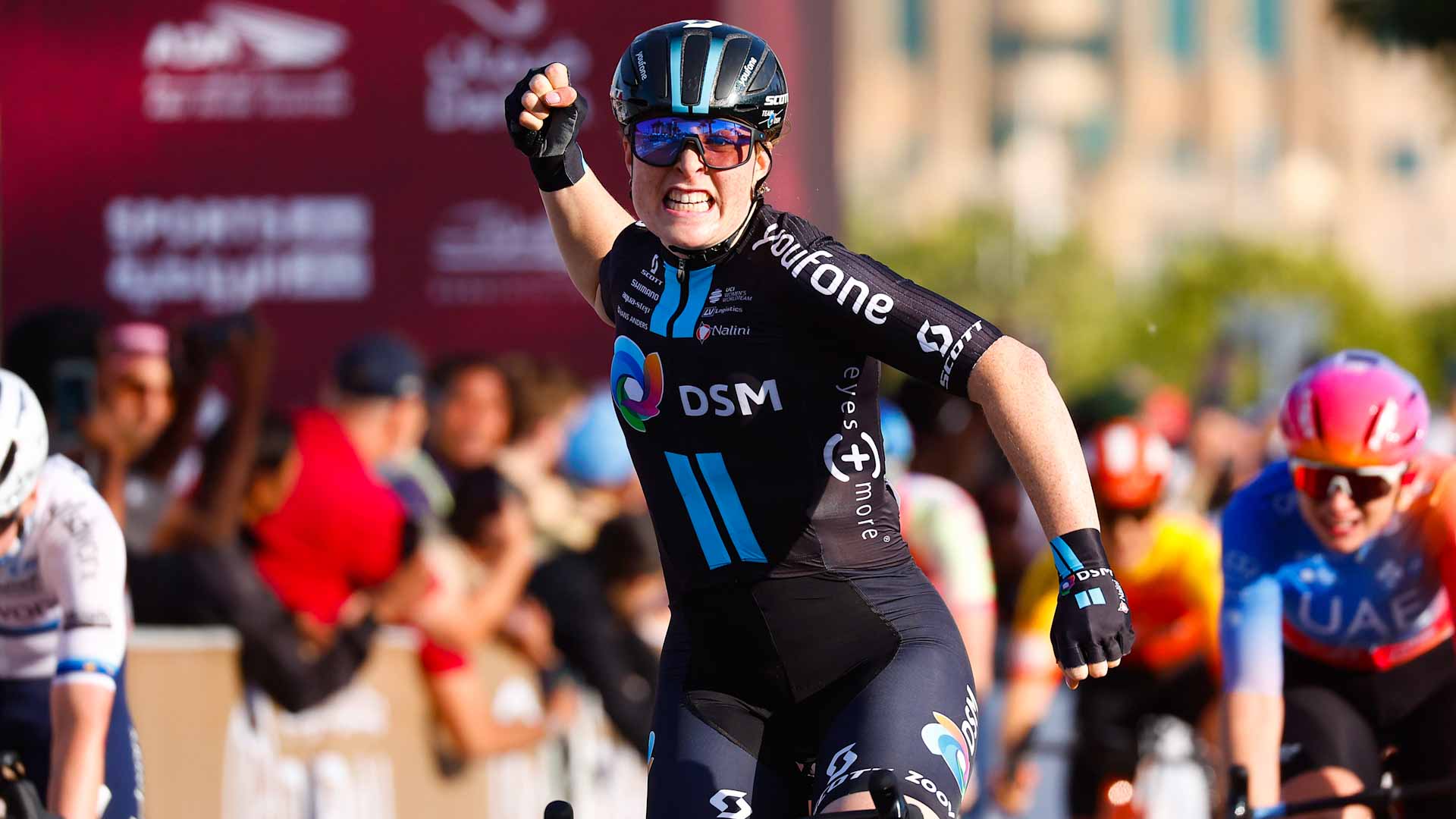 صورة بعنوان: شارلوت كول بطلة المرحلة الأولى من طواف الإمارات للسيدات 2023  