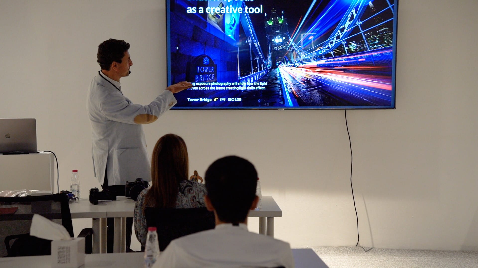 صورة بعنوان: في اكسبوجر...بؤرة العدسة تجسد المشاعر في تفاصيل الصورة 