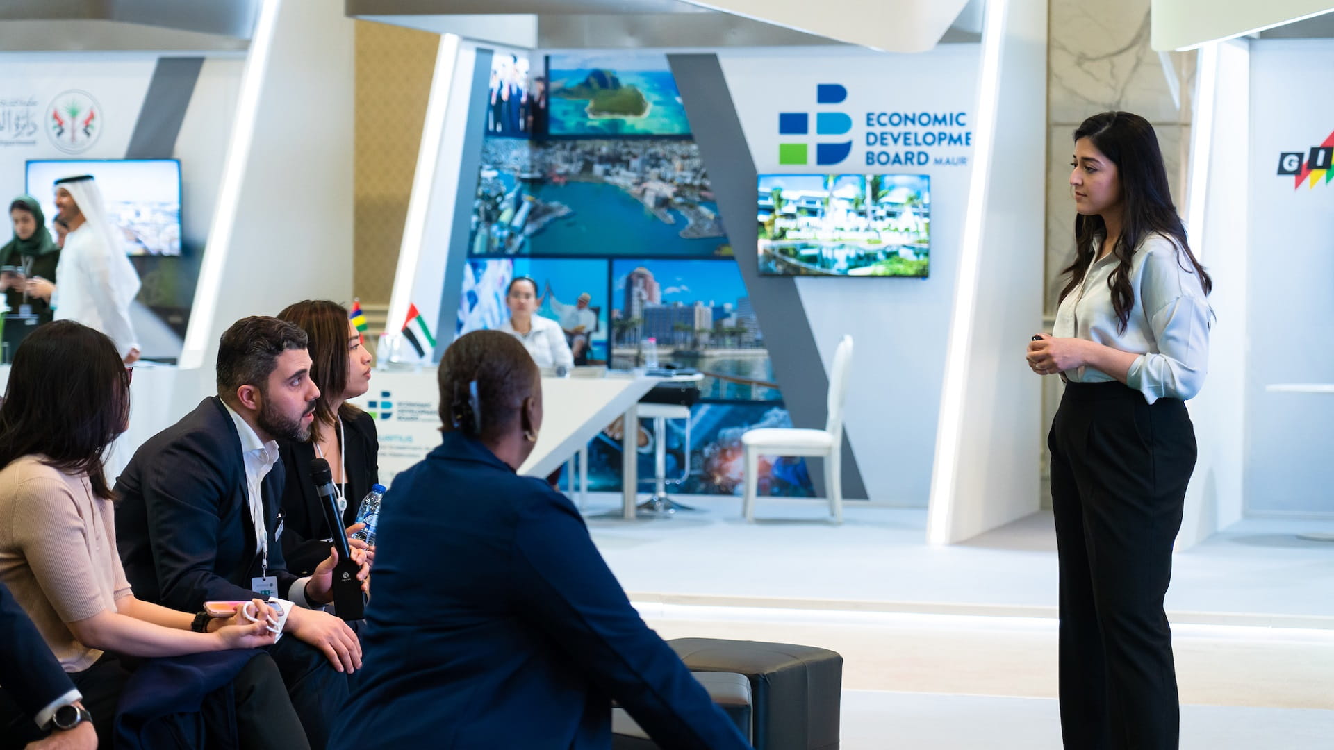 صورة بعنوان: "شراع" يستضيف طلاباً من كلية لندن للأعمال بمنتدى الشارقة للاستثمار 