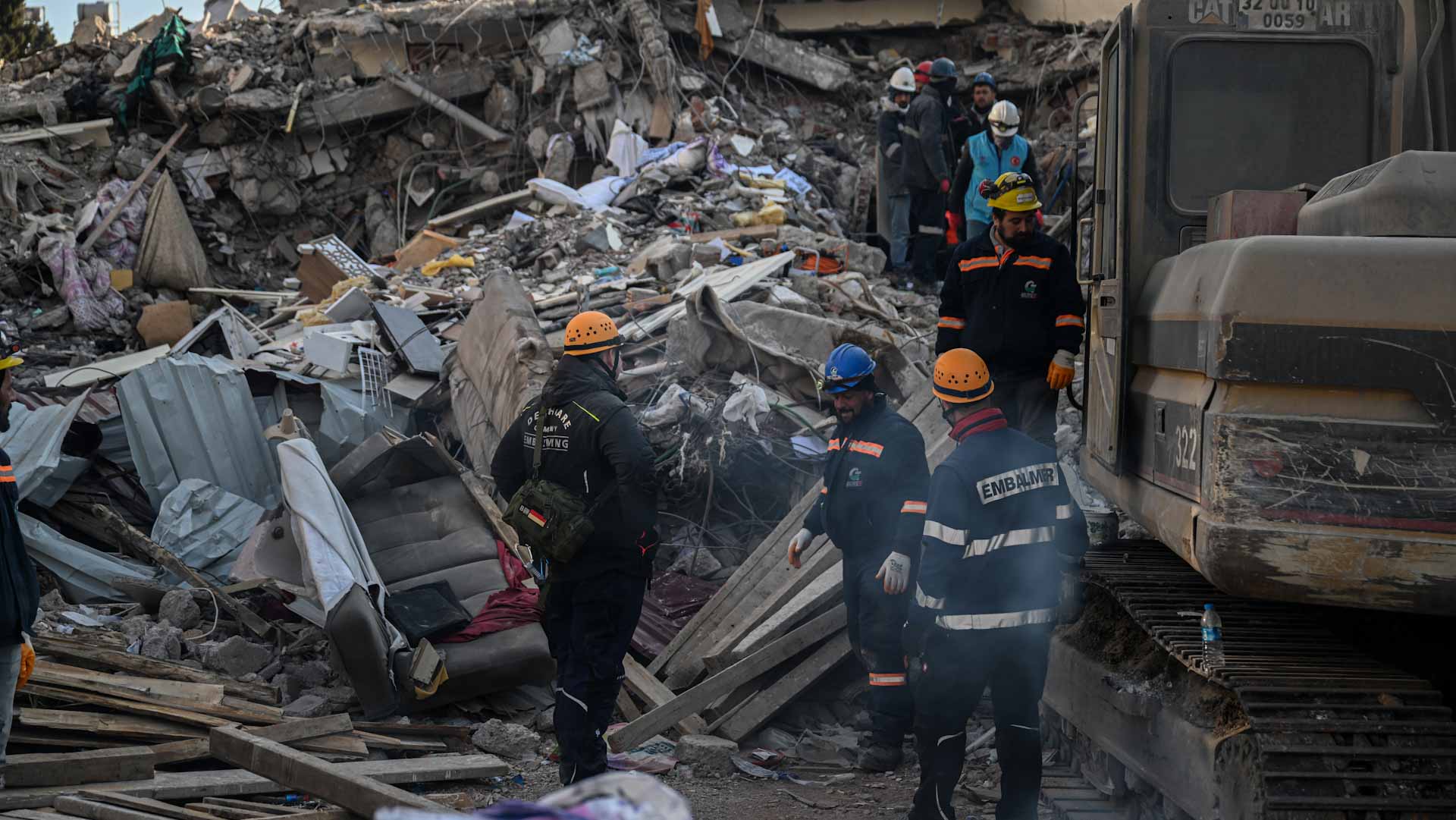 Image for the title: Earthquake death toll exceeds 33,000 