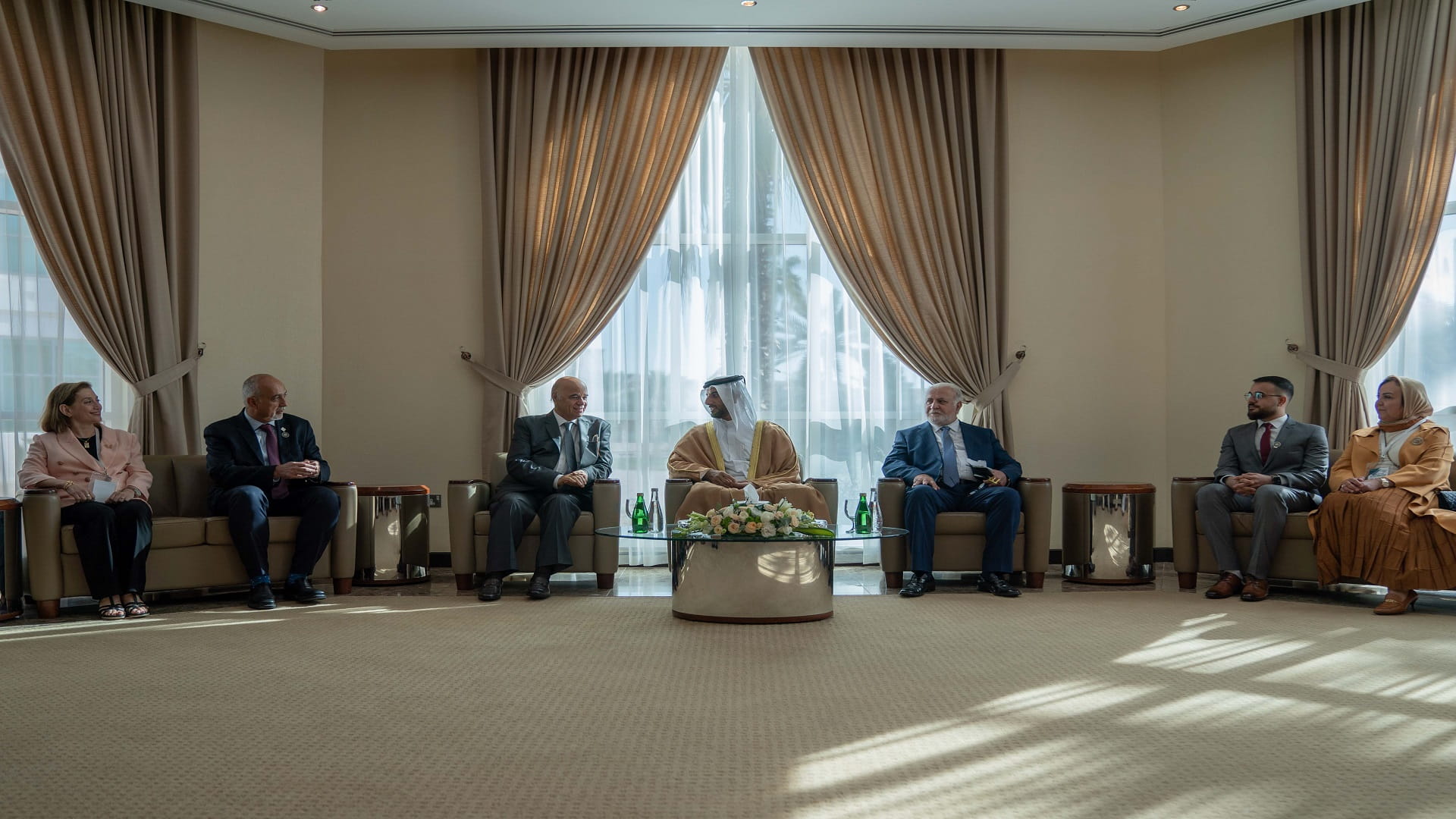 صورة بعنوان: سلطان بن أحمد يشهد تدشين المؤتمر الدولي لطب الأسنان بجامعة الشارقة 