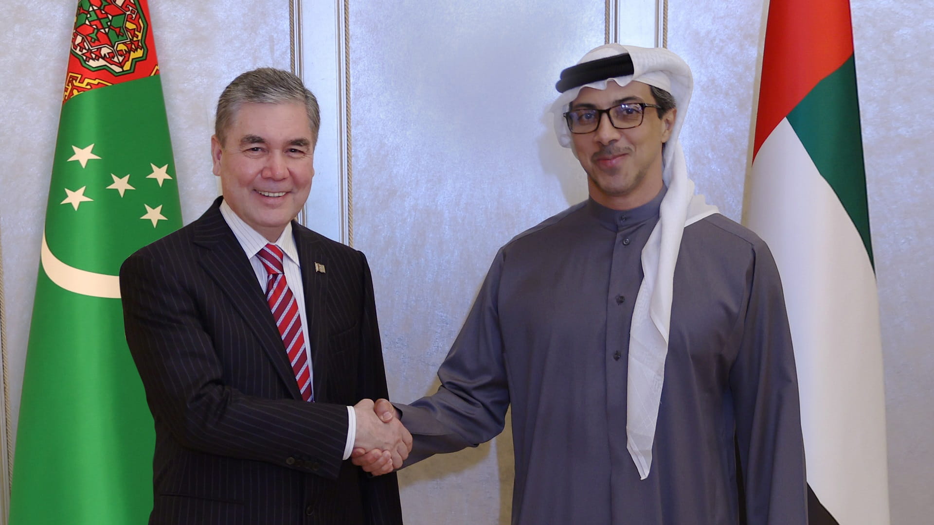 صورة بعنوان: منصور بن زايد يلتقي رئيس مجلس الشيوخ في تركمانستان 