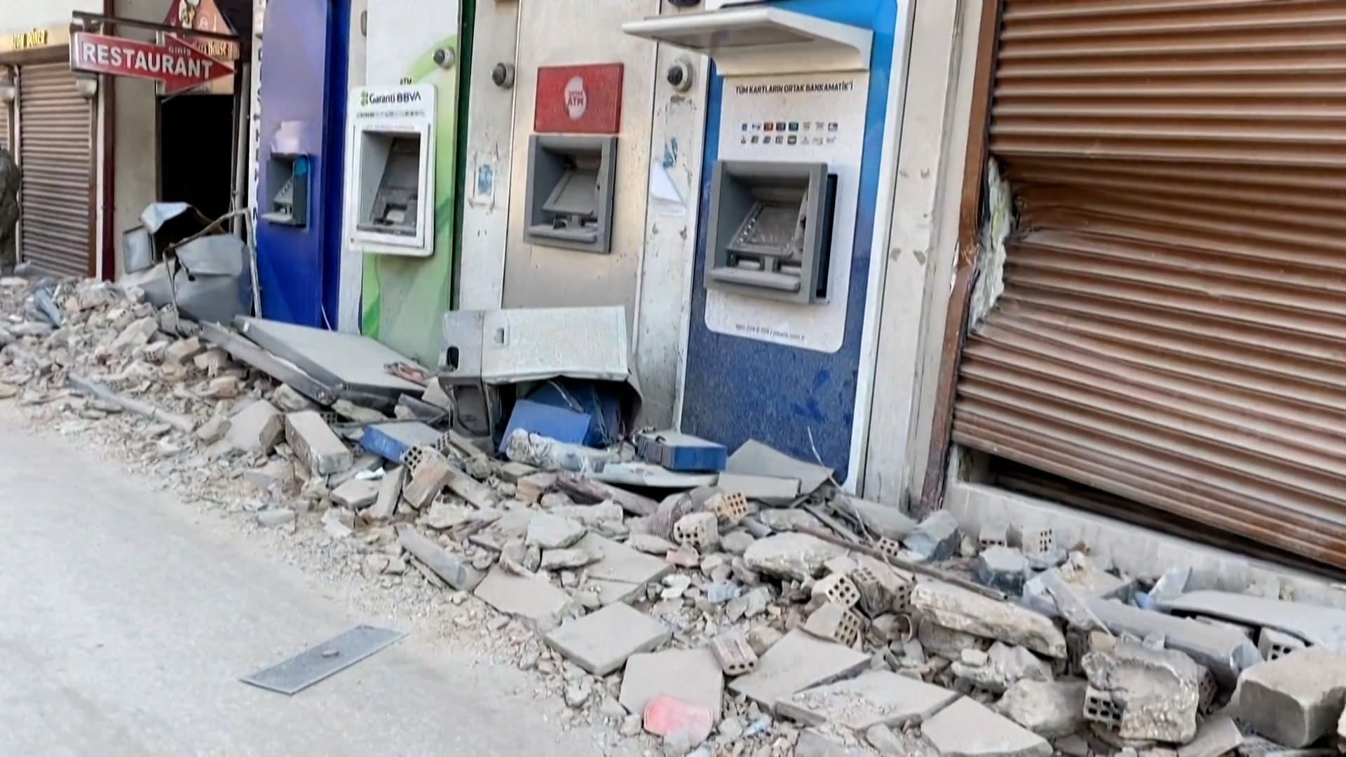 صورة بعنوان: تركيا توقف 48 شخصاً لقيامهم بأعمال نهب في المحافظات المنكوبة 