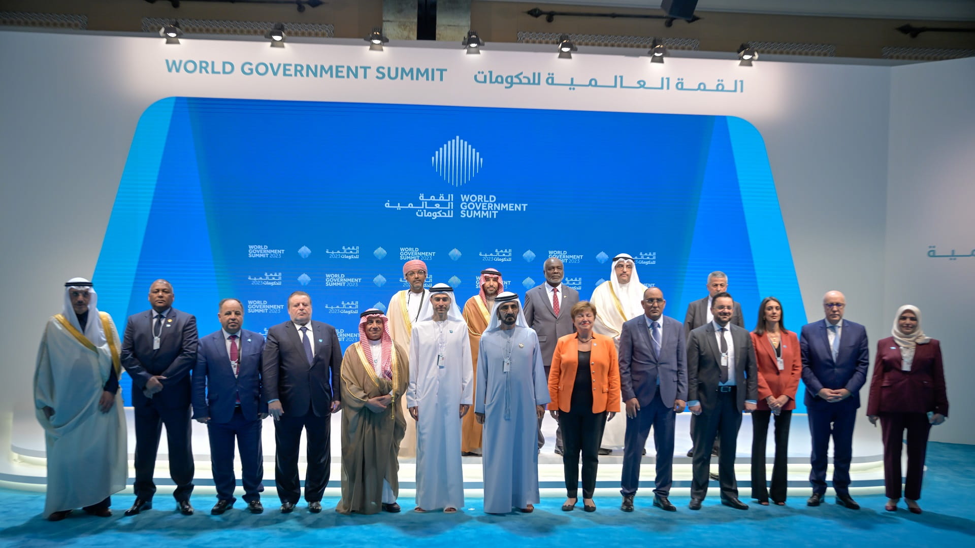 صورة بعنوان: محمد بن راشد يلتقي "وزراء المالية ومحافظي المصارف المركزية" 