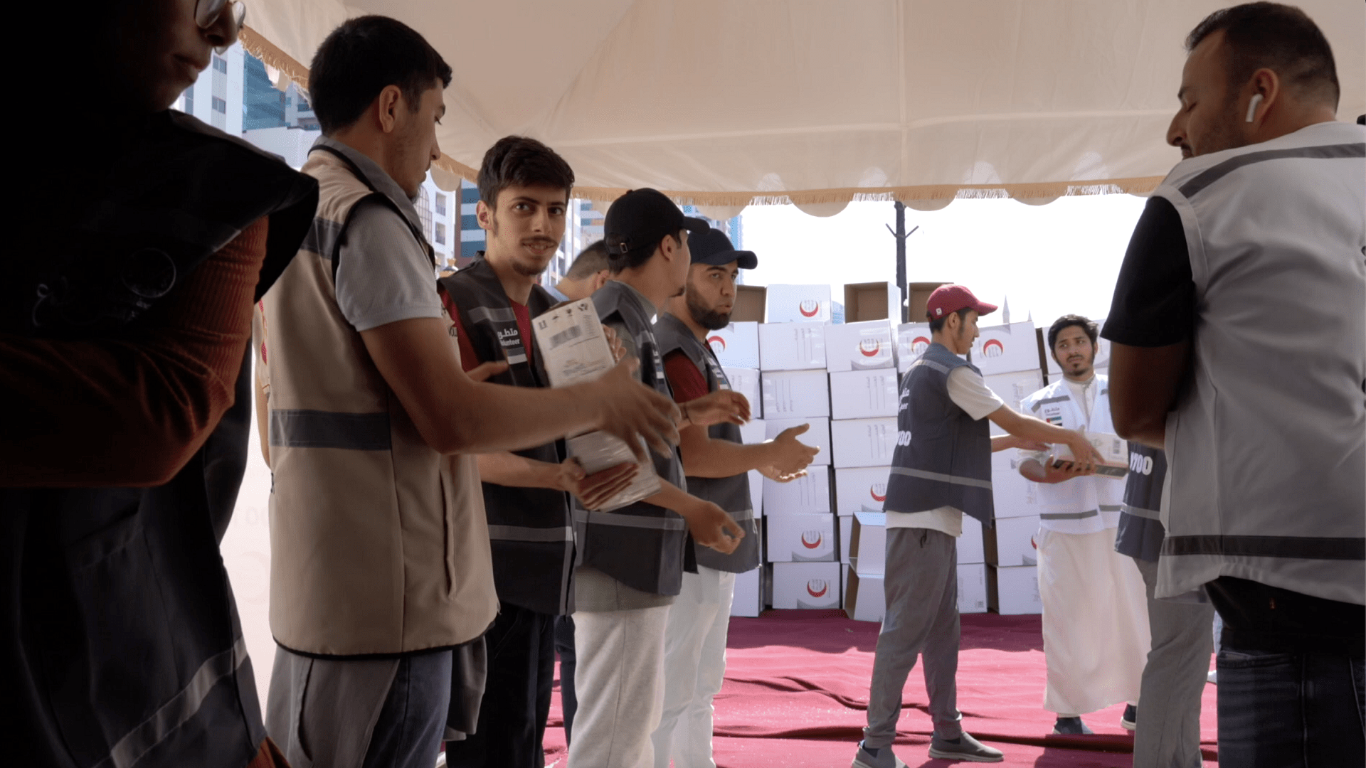 صورة بعنوان: "اجتماعية الشارقة" تساهم في حملة "جسور الخير" 